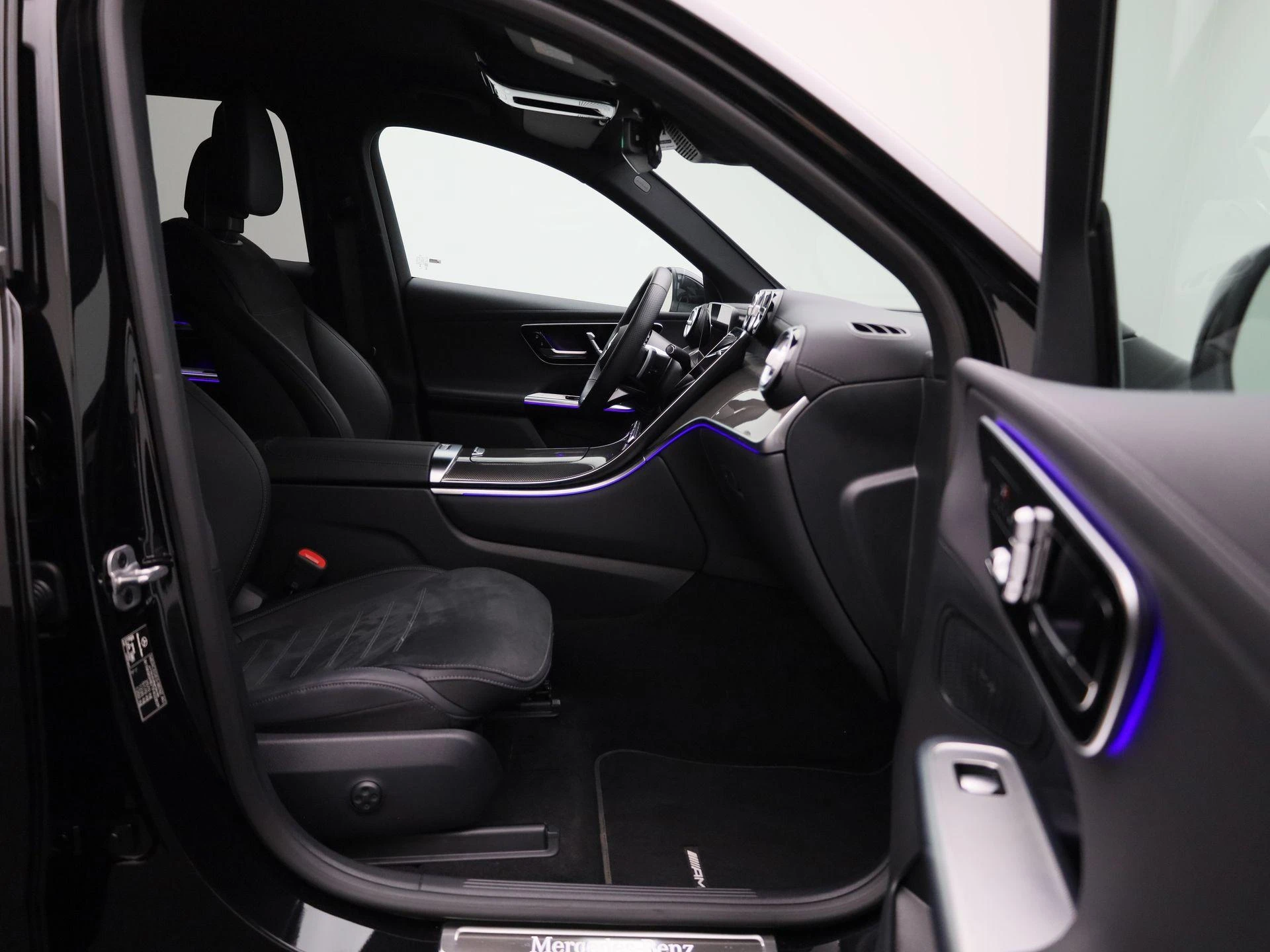 Mercedes-Benz-GLC-image-40