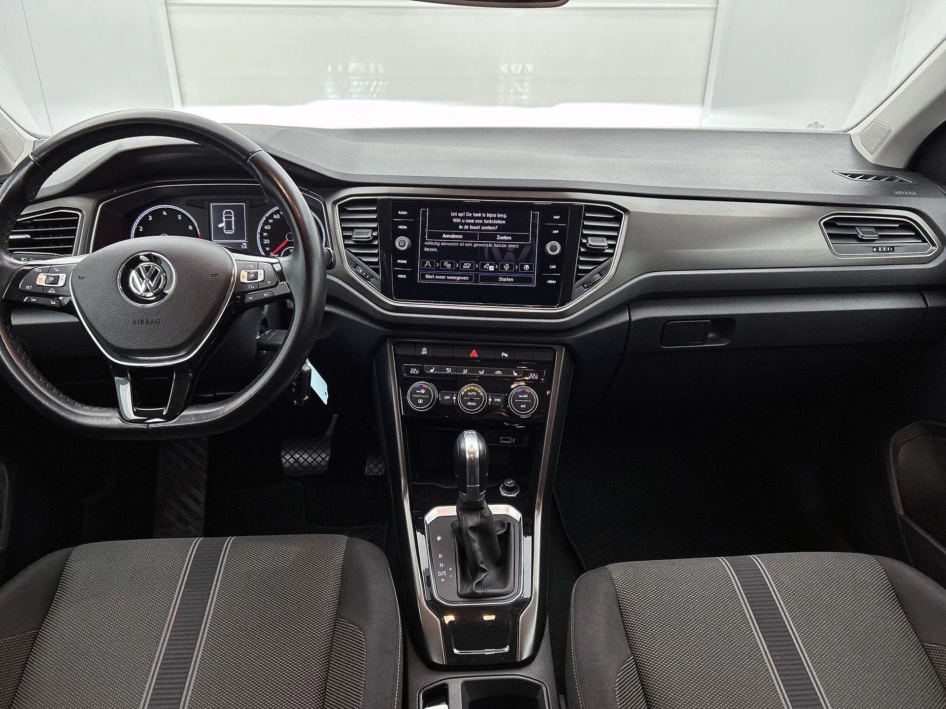 Volkswagen-T-Roc-image-18
