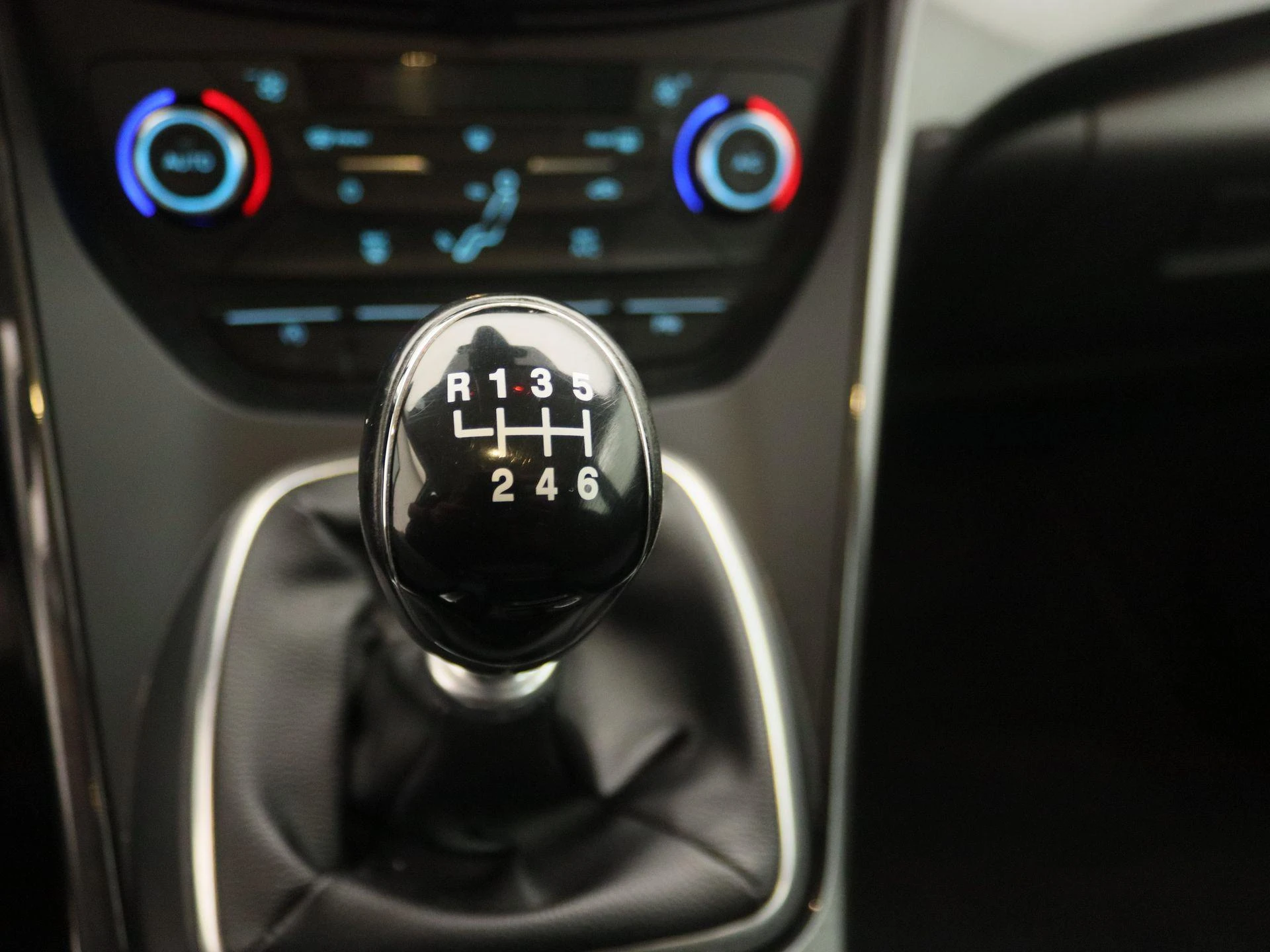 Ford-C-MAX-image-10