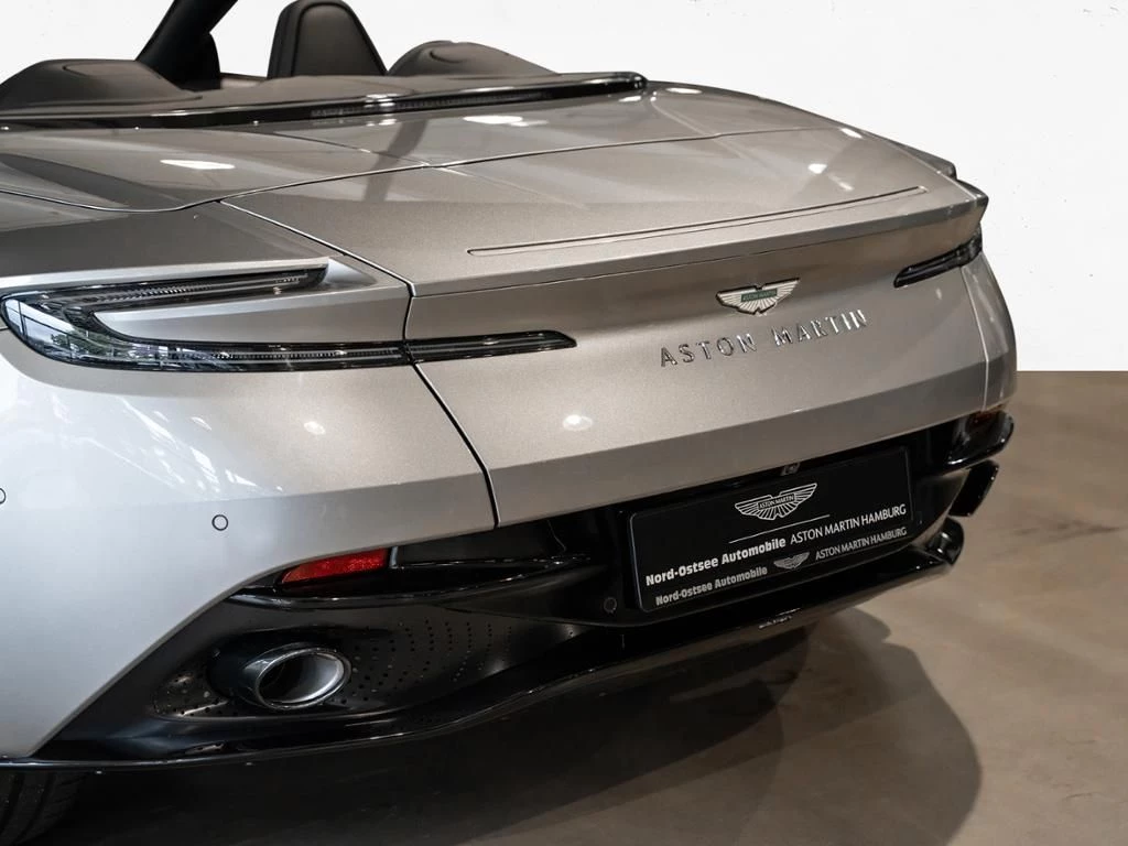 Aston Martin-DB12-image-7