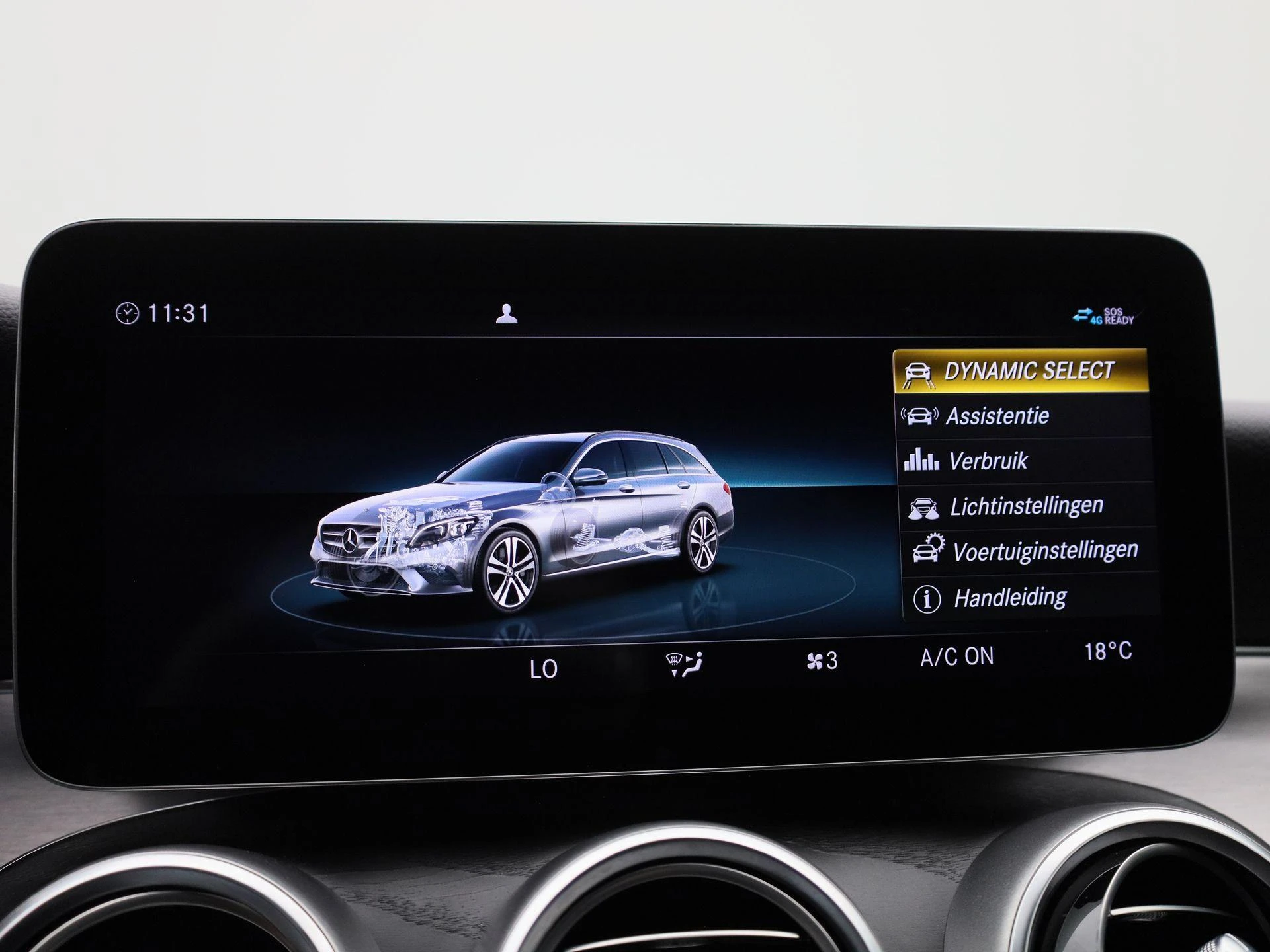 Mercedes-Benz-C-Klasse-image-22