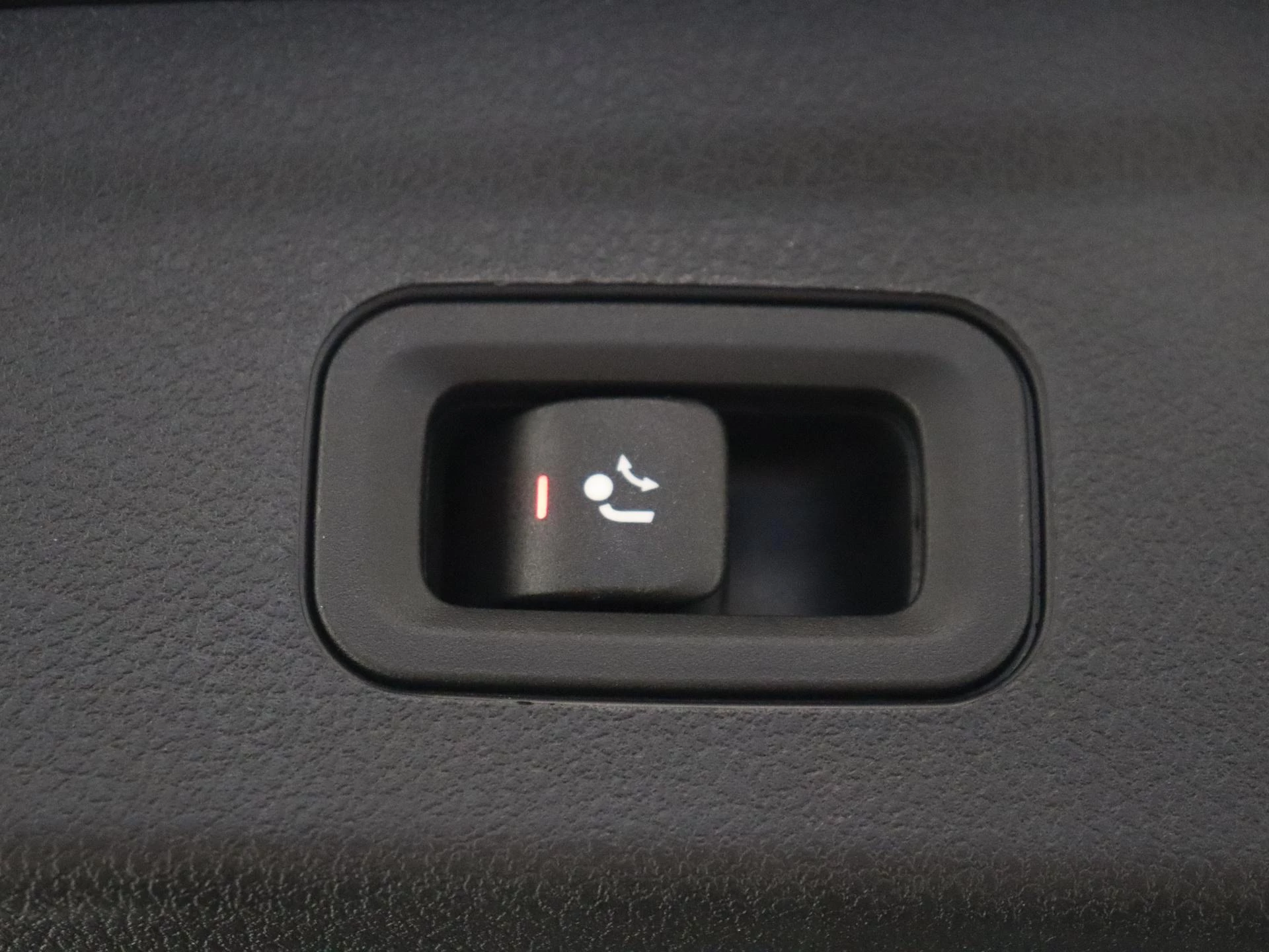 Mercedes-Benz-GLE-image-33