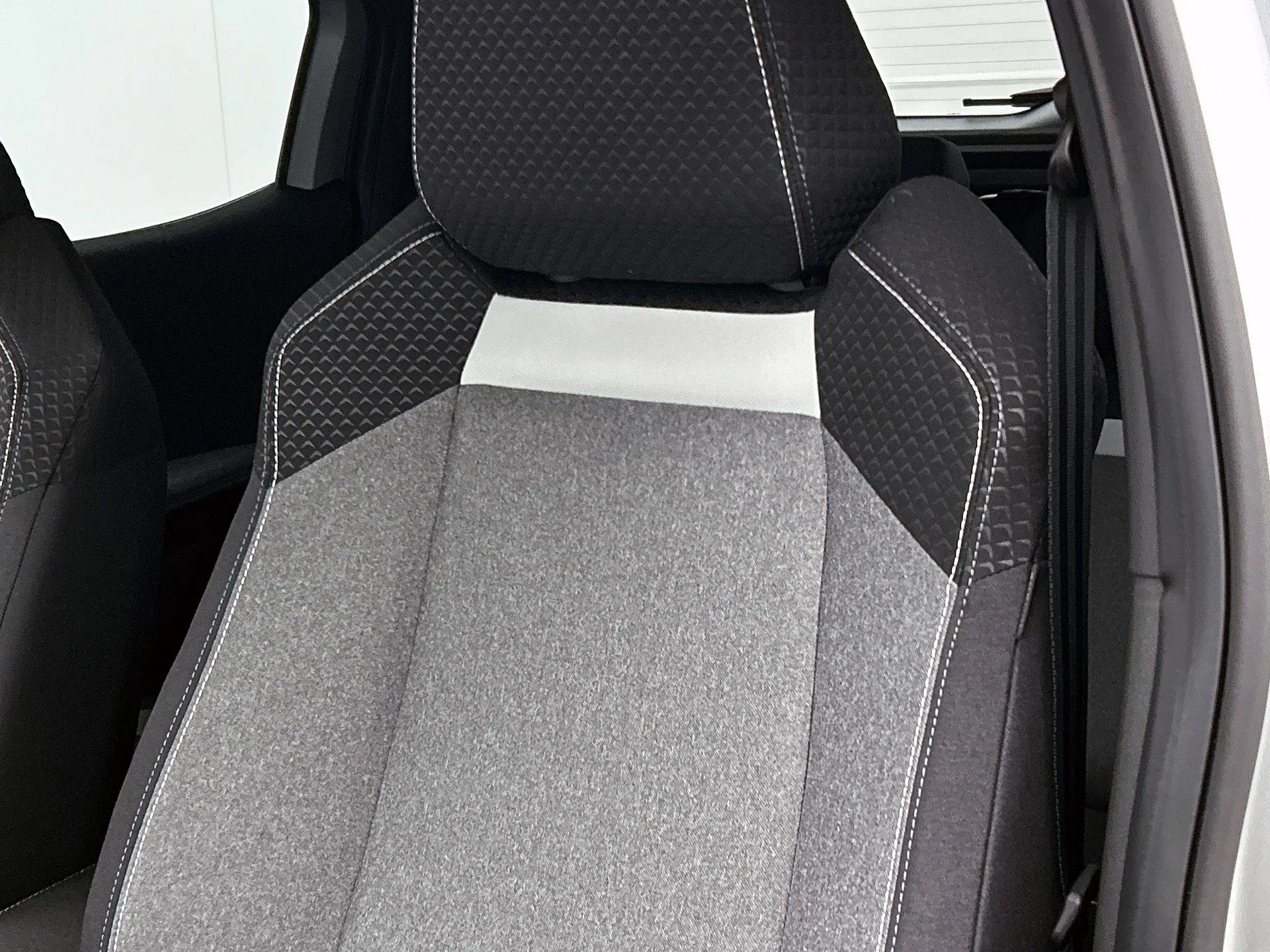 Opel-Frontera-image-16