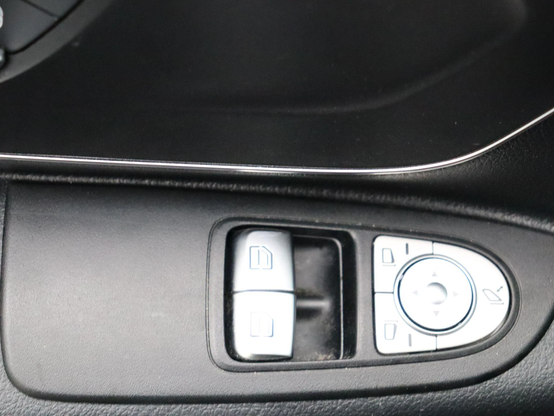 Mercedes-Benz-Vito-image-8