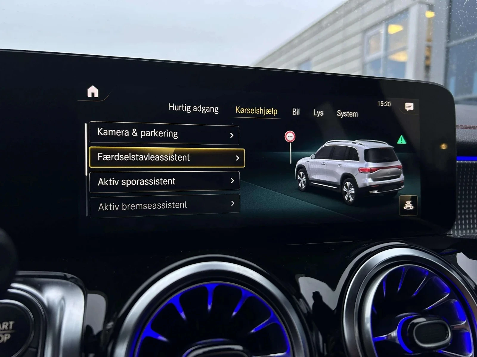 Mercedes-Benz-EQB-image-17