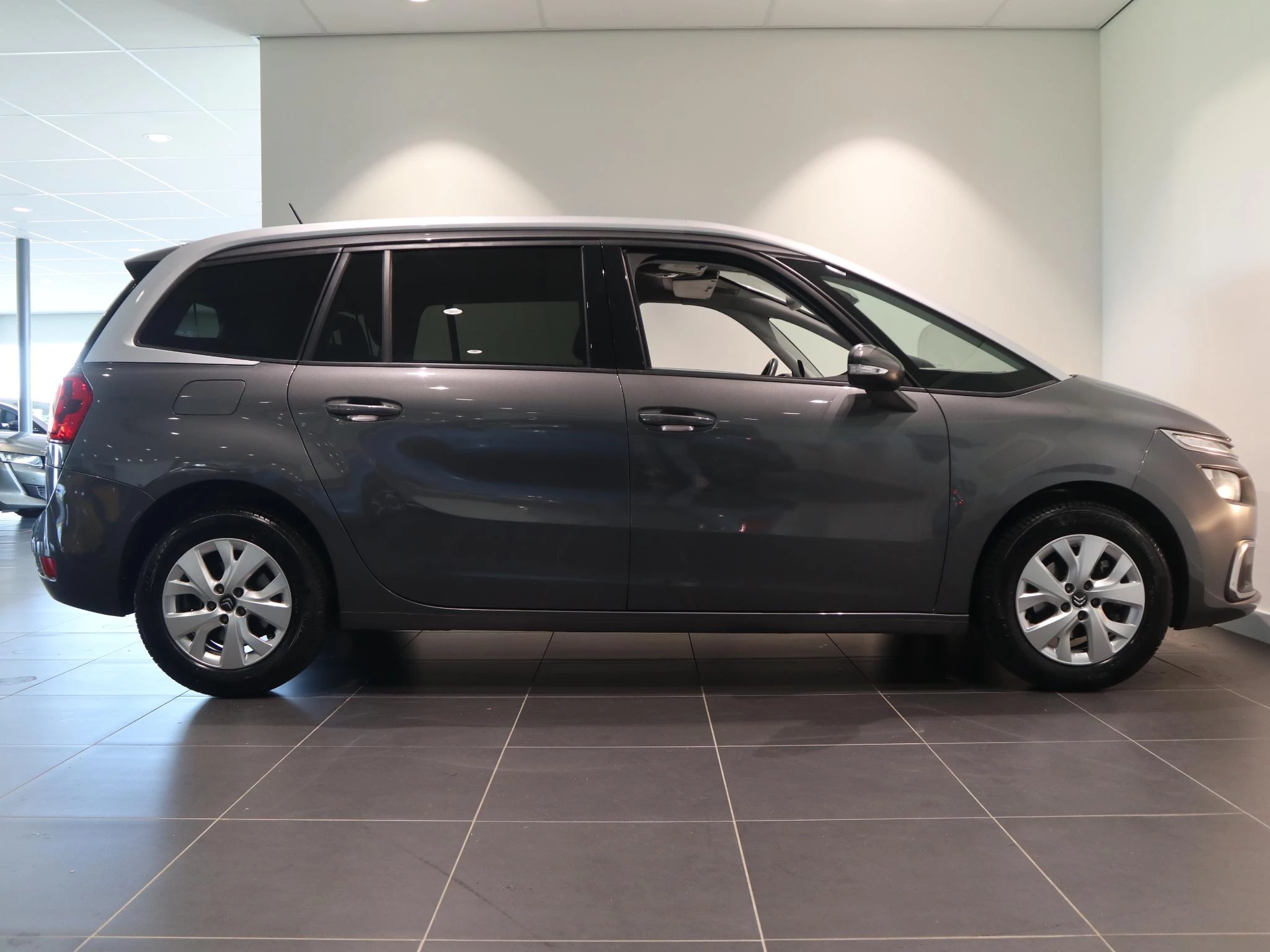 Citroën-Grand C4 Spacetourer-image-6