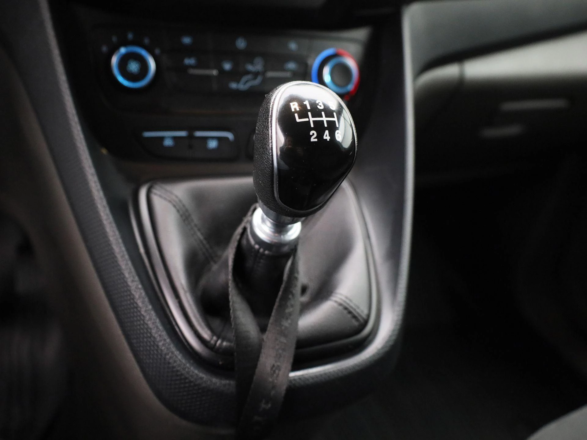 Ford-Transit Connect-image-9