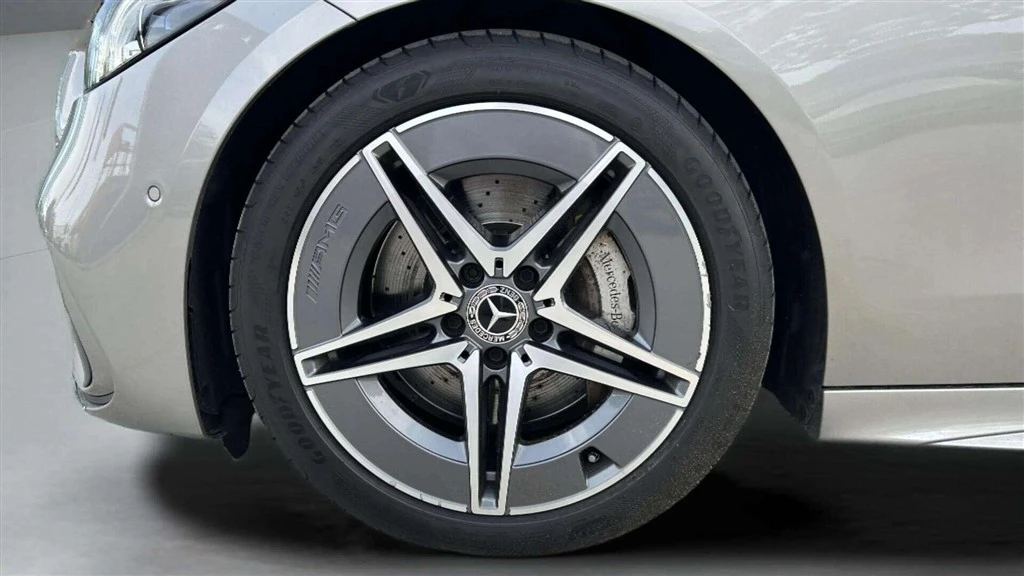 Mercedes-Benz-C-Klasse-image-8