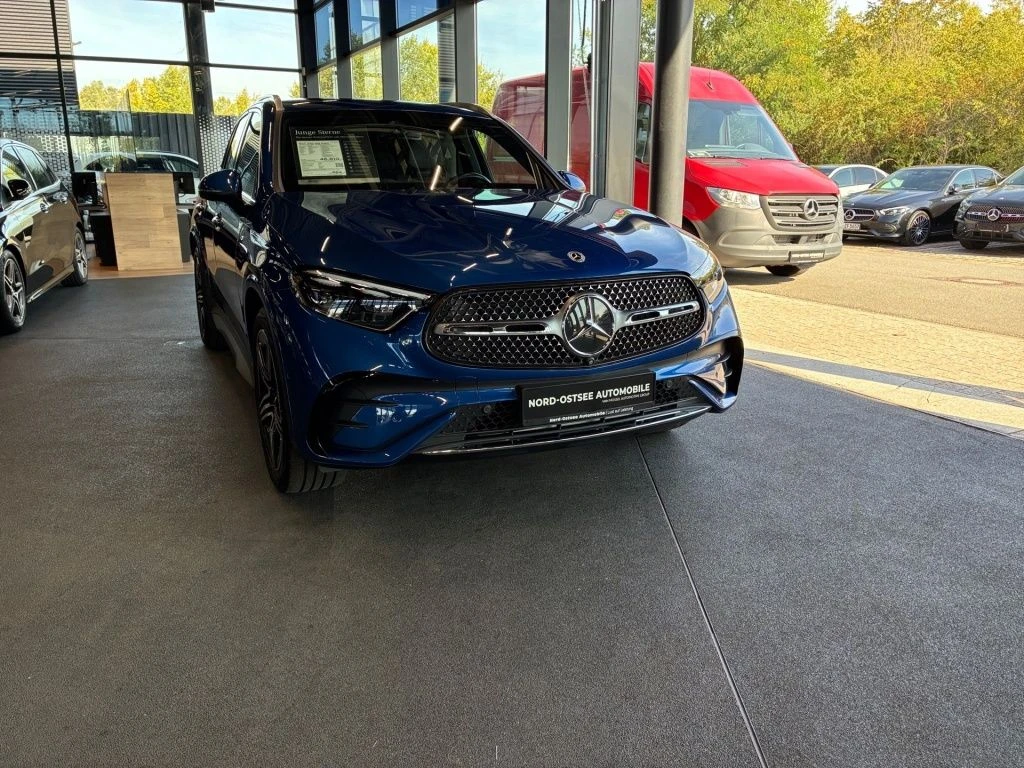 Mercedes-Benz-GLC 300-image-18