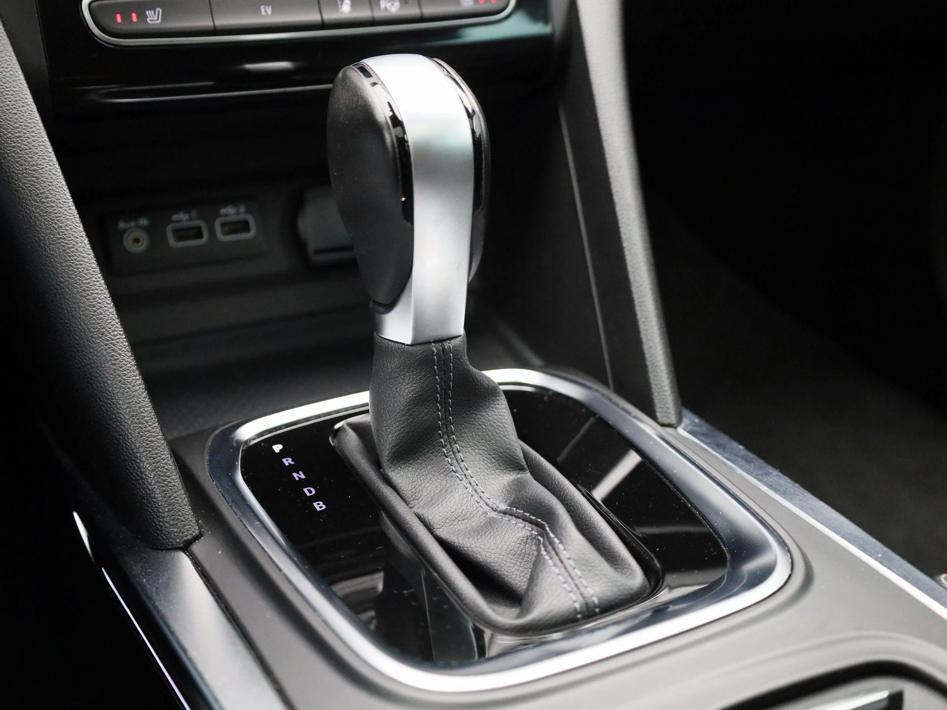Renault-Megane E-Tech-image-19