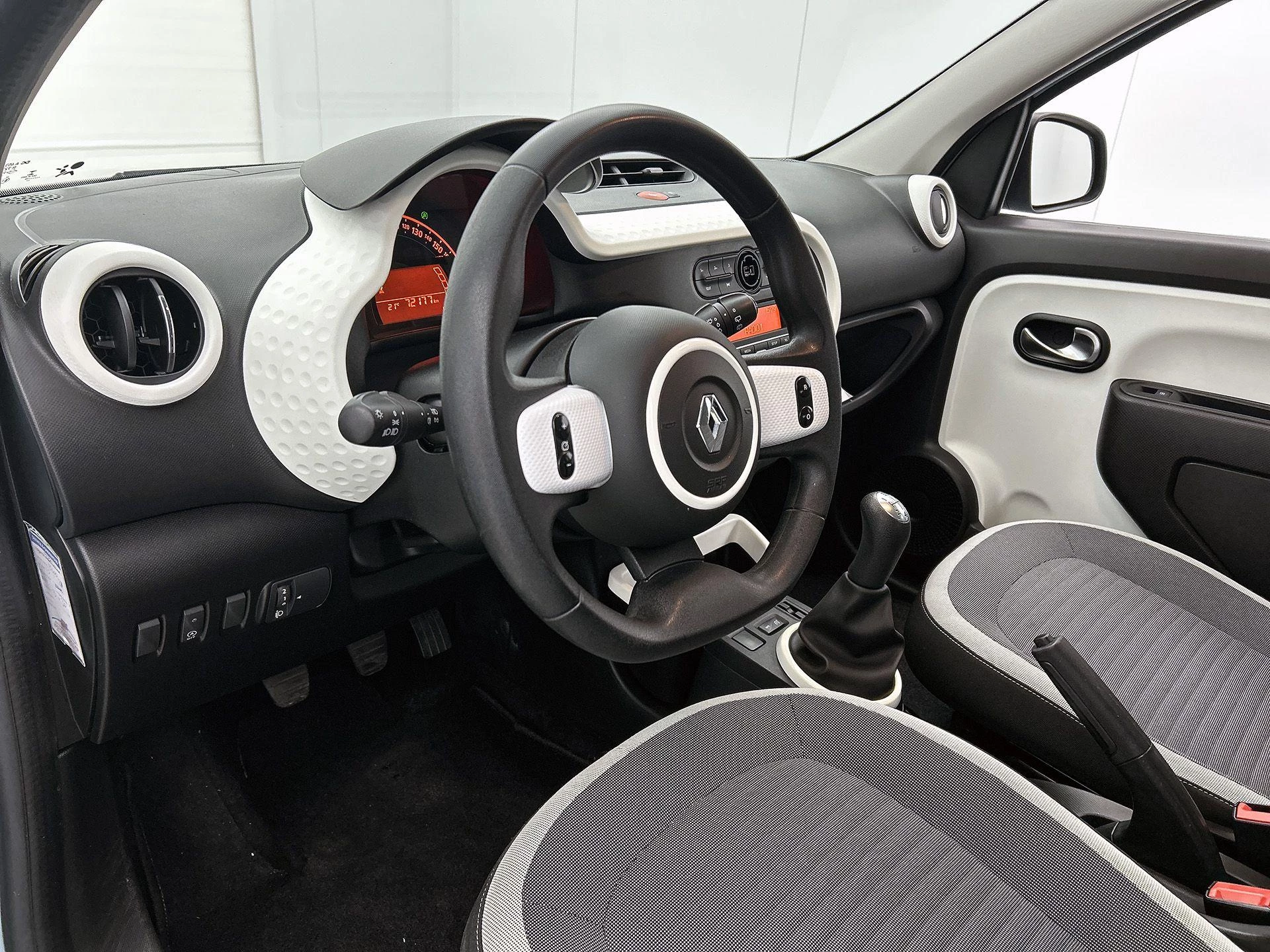 Renault-Twingo-image-12