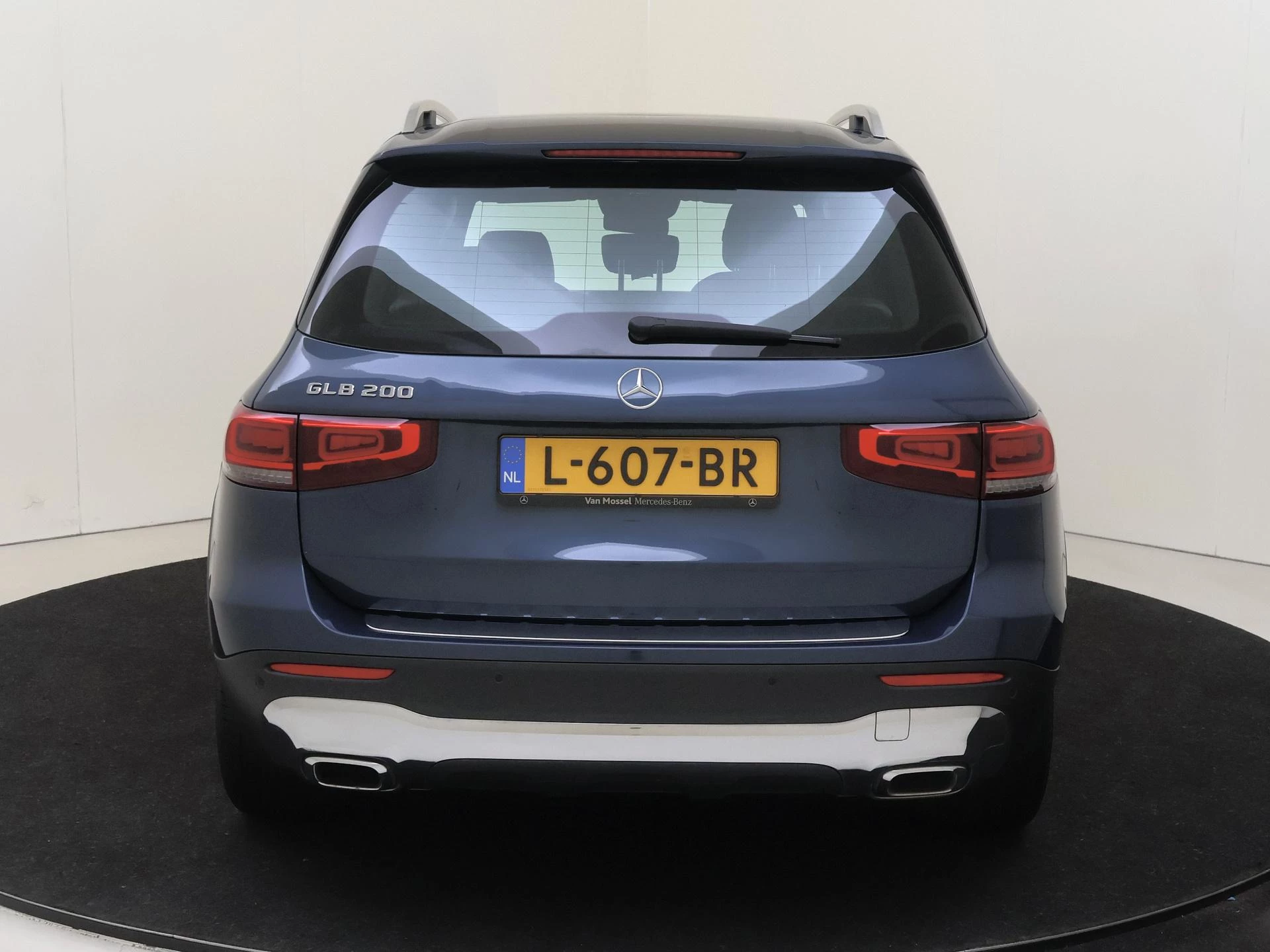 Mercedes-Benz-GLB-image-6