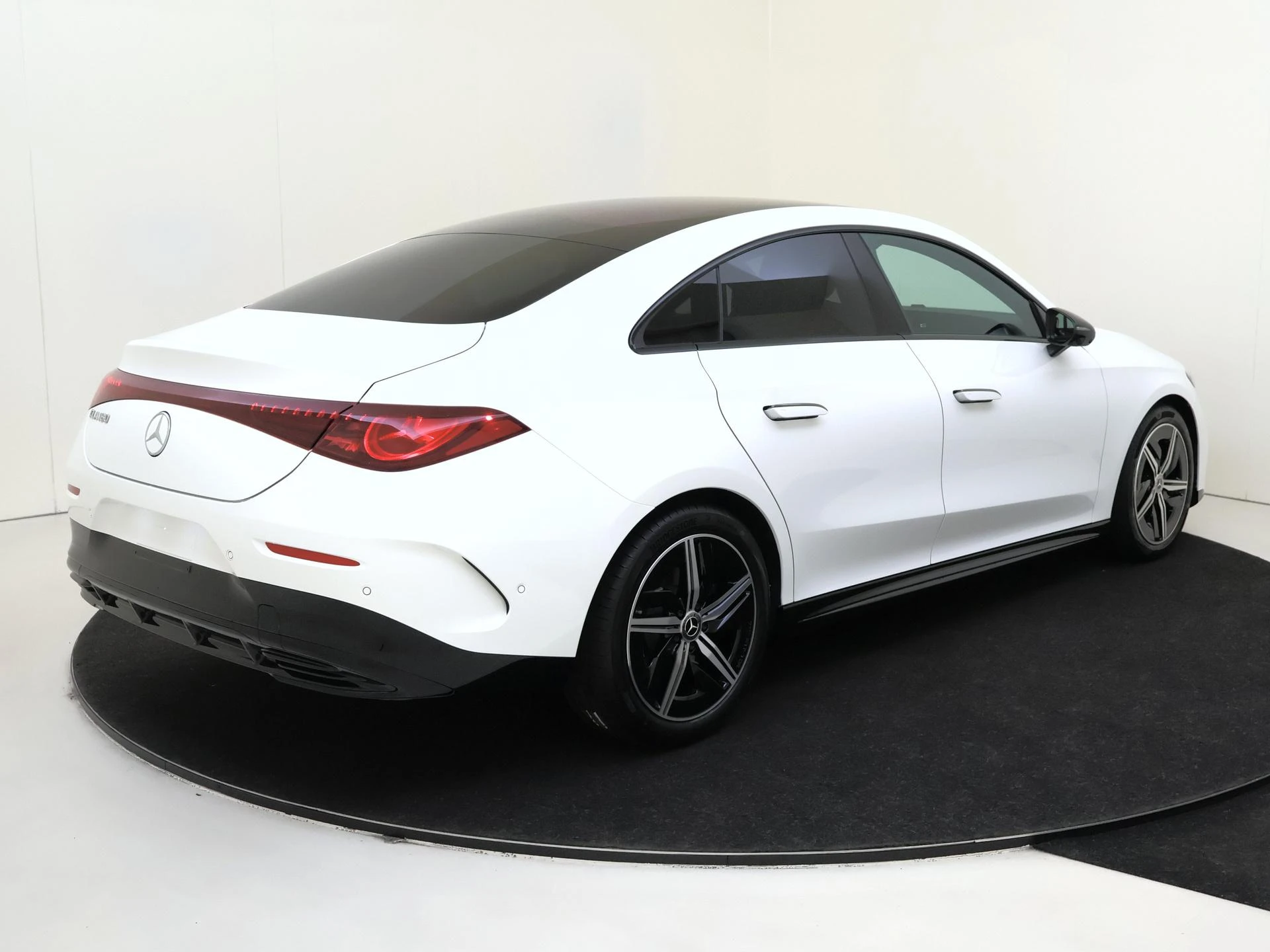 Mercedes-Benz-CLA-image-3