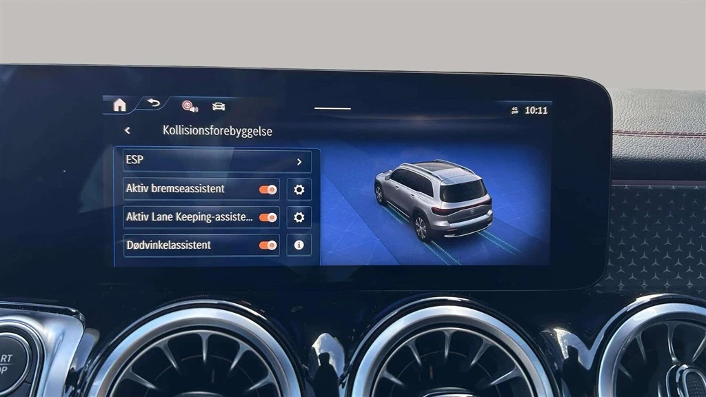 Mercedes-Benz-EQB-image-17