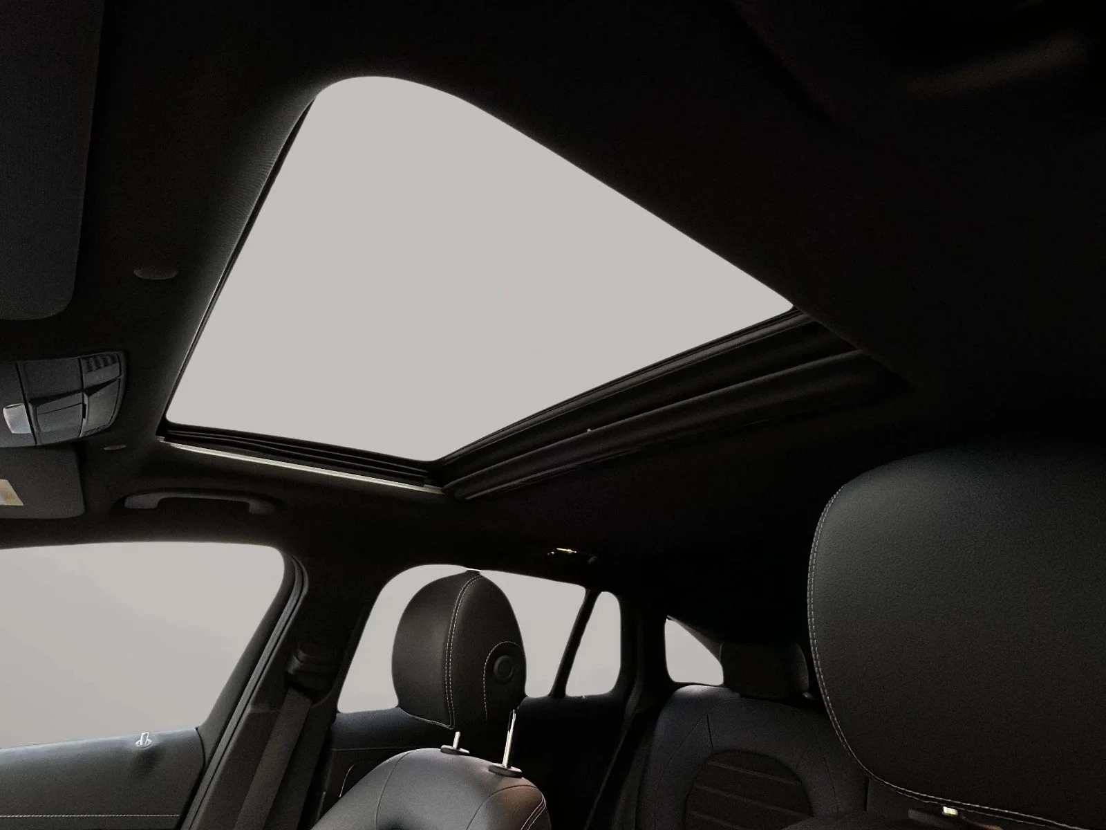 Mercedes-Benz-EQC-image-12