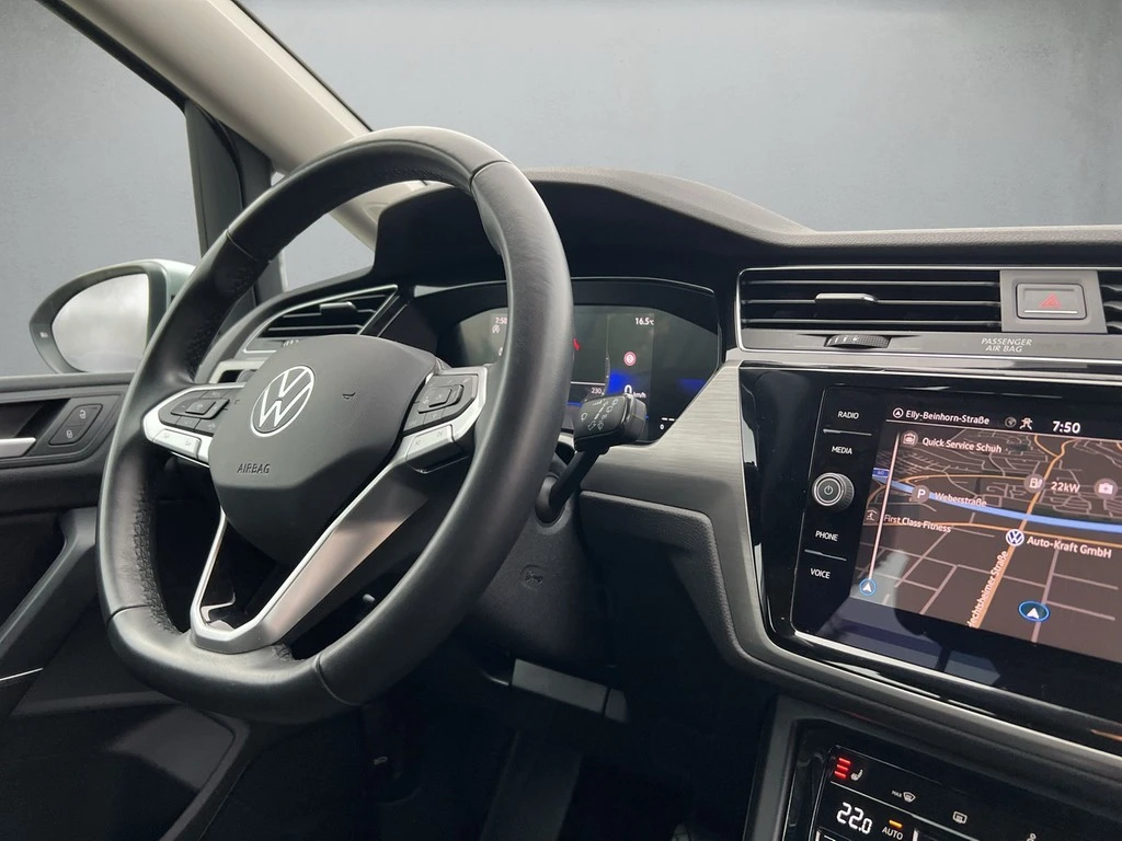 Volkswagen-Touran-image-6