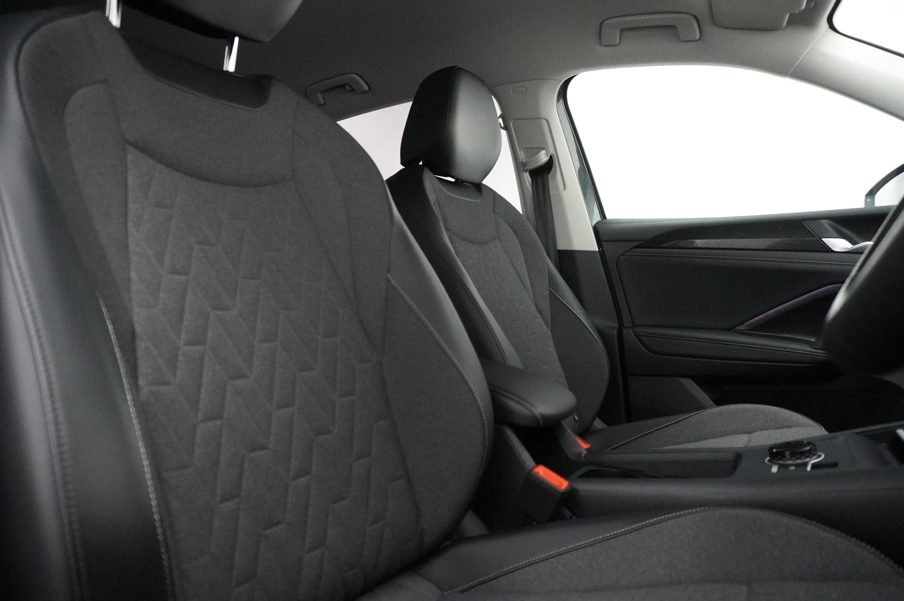 Volkswagen-Tiguan-image-10