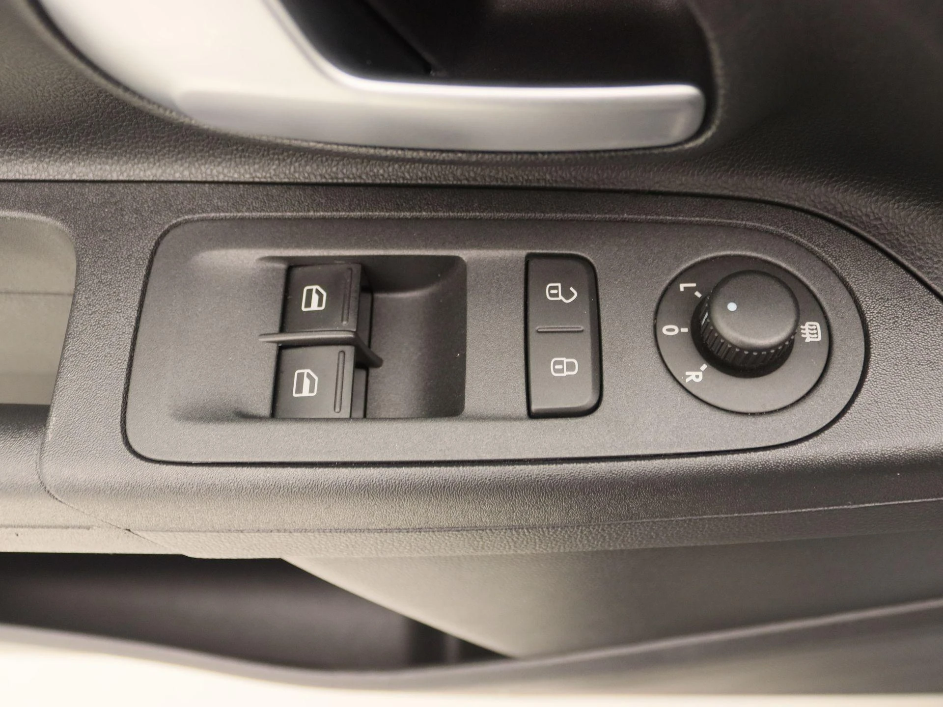Volkswagen-up!-image-19
