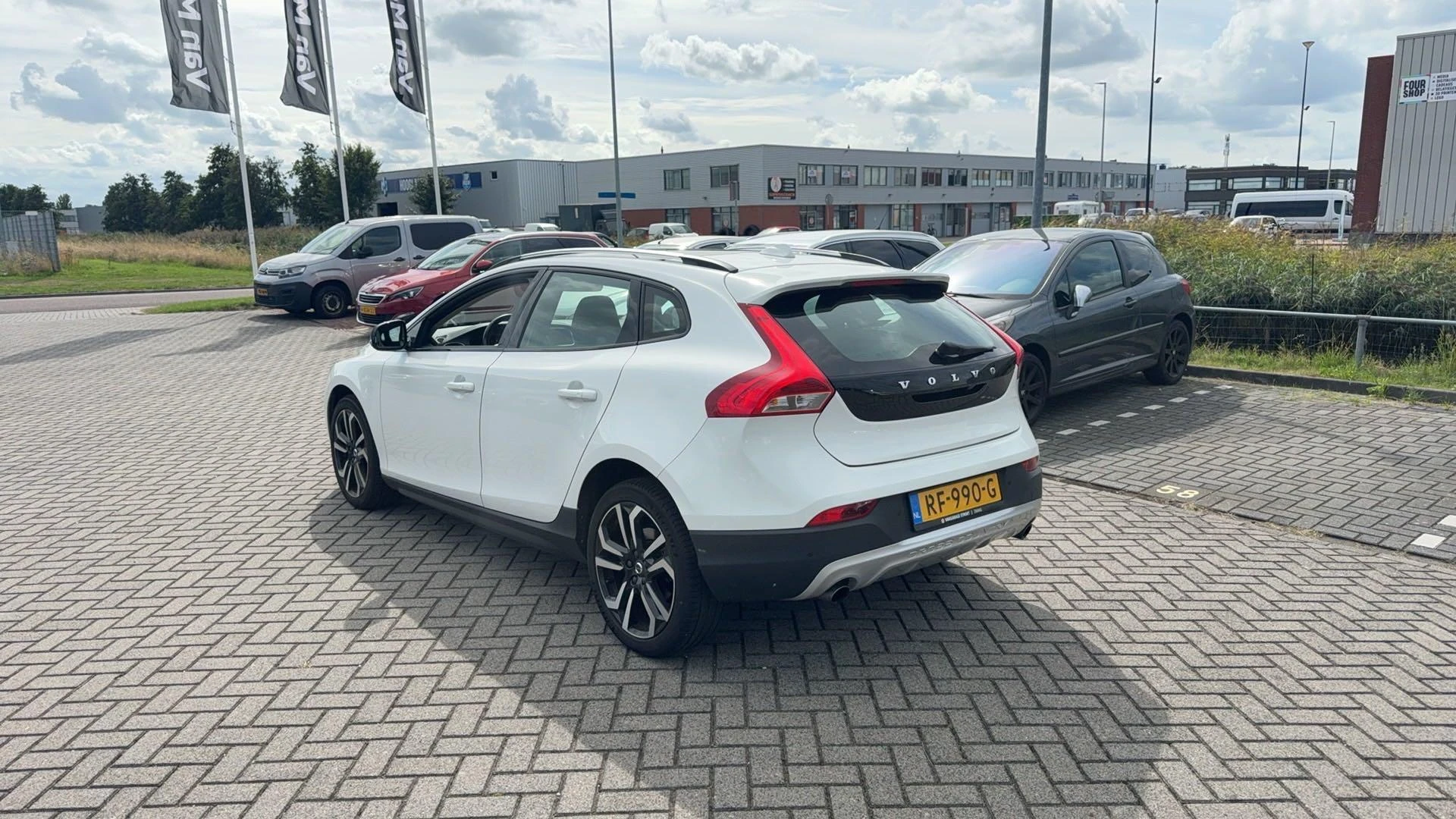 Volvo-V40-image-1