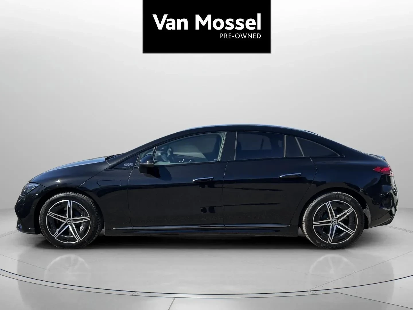 Mercedes-Benz-EQE-image-7