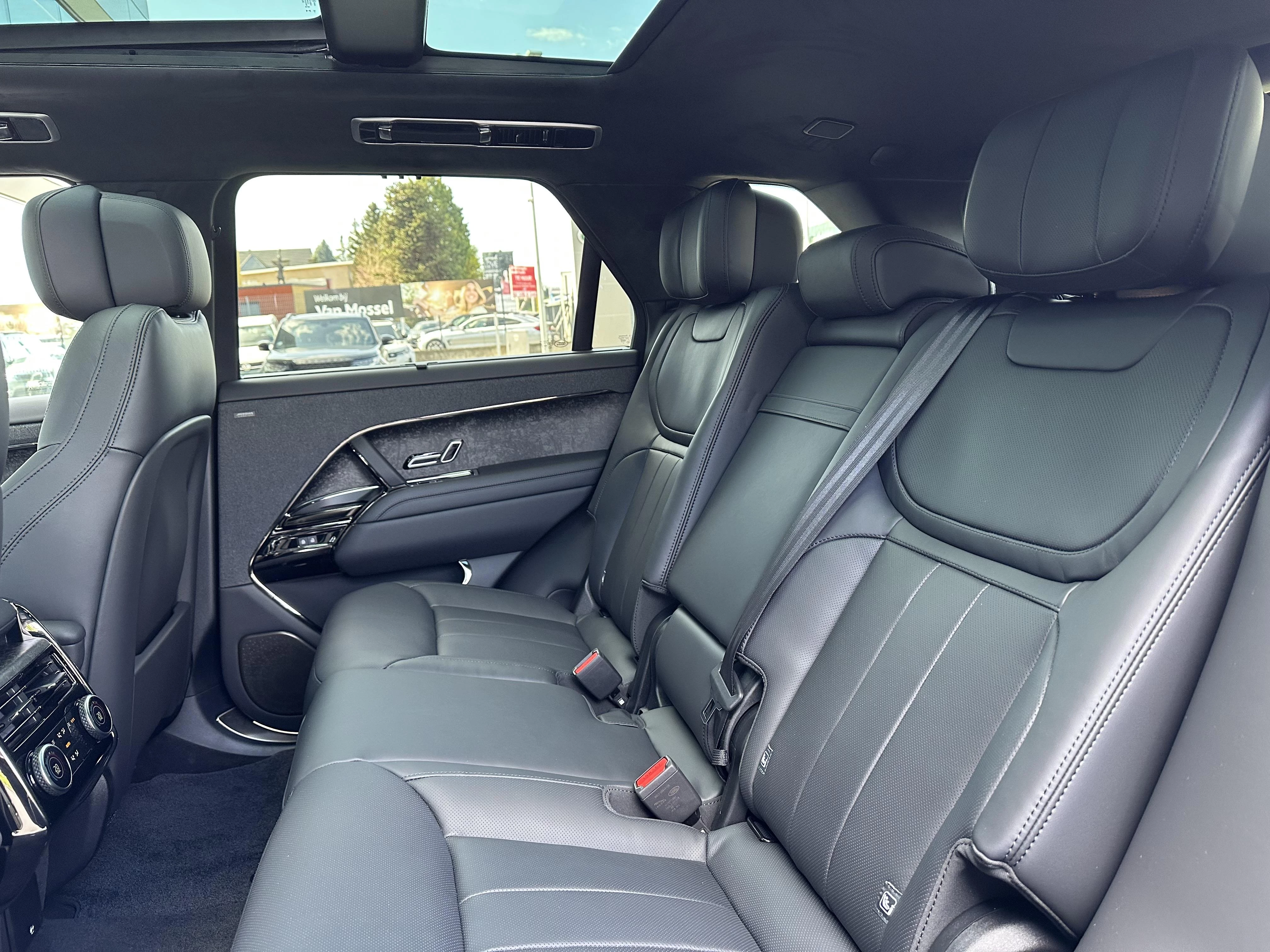 Land Rover-Range Rover Sport-image-23