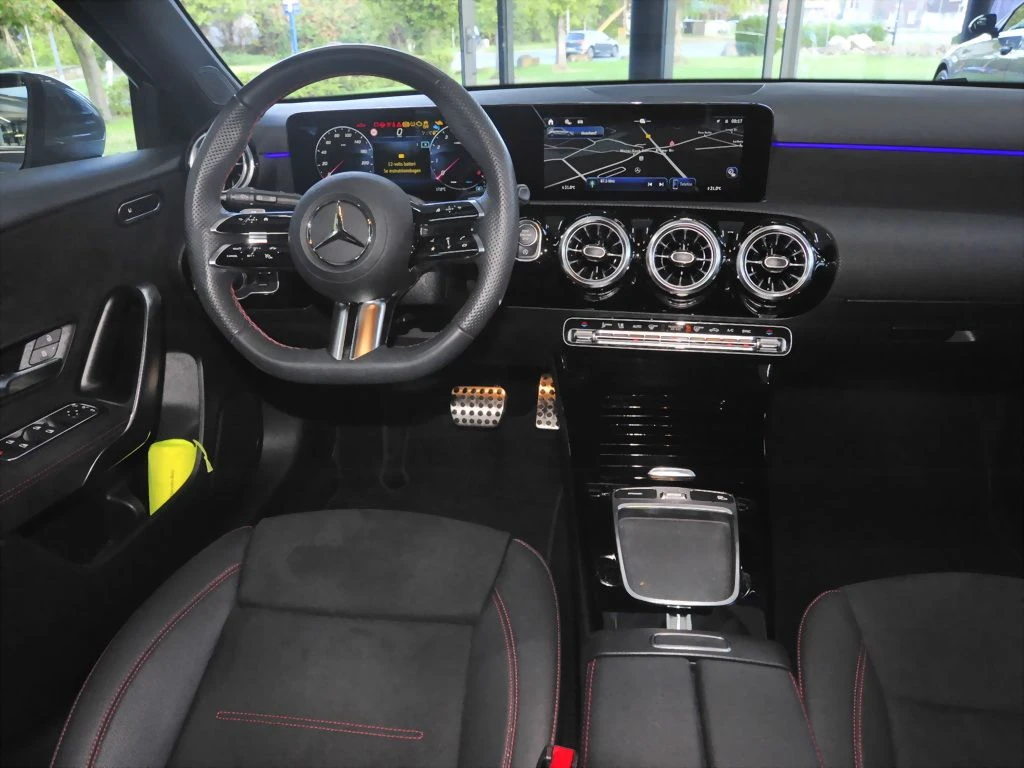 Mercedes-Benz-A-Klasse 200-image-9