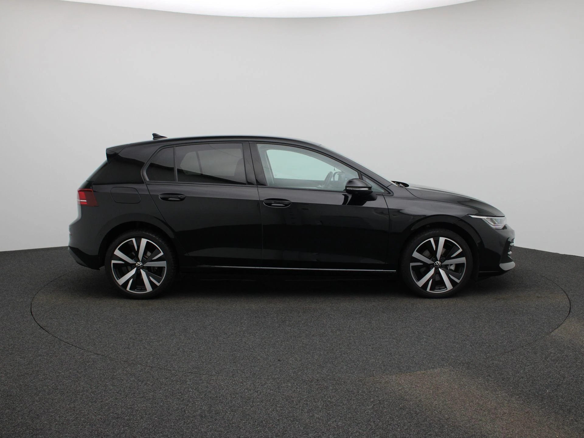 Volkswagen-Golf-image-5