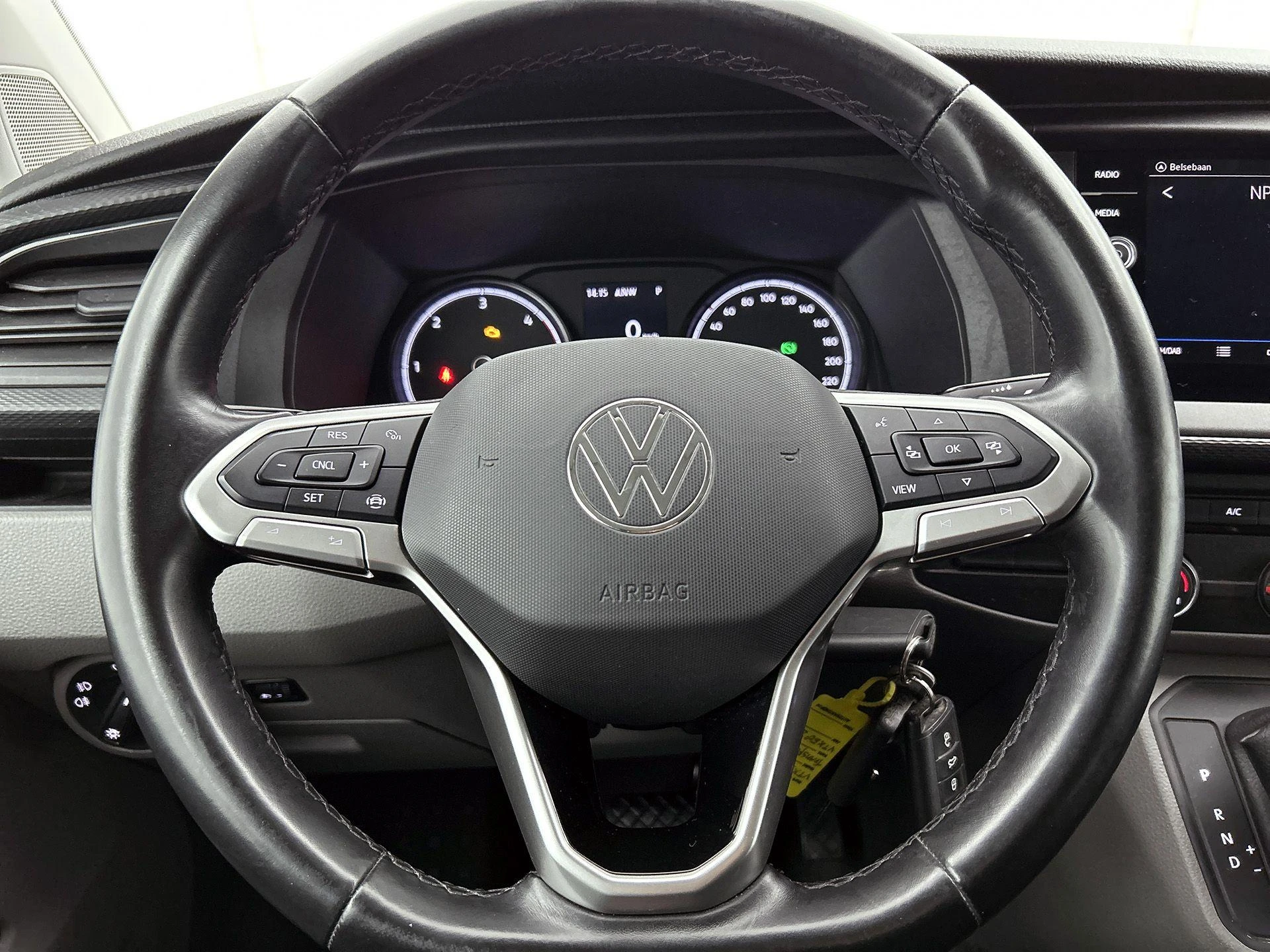 Volkswagen-Transporter-image-27