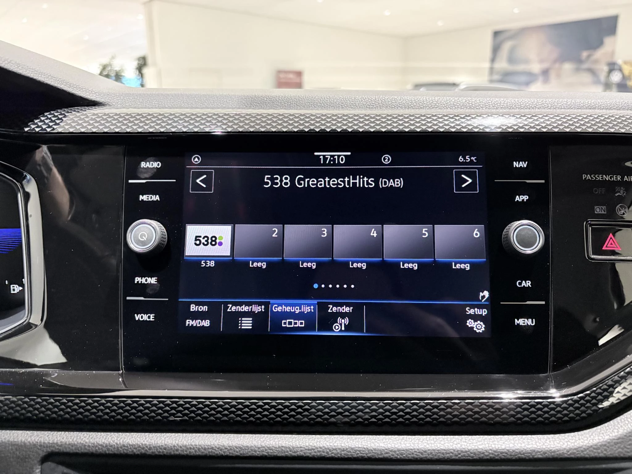 Volkswagen-Polo-image-19