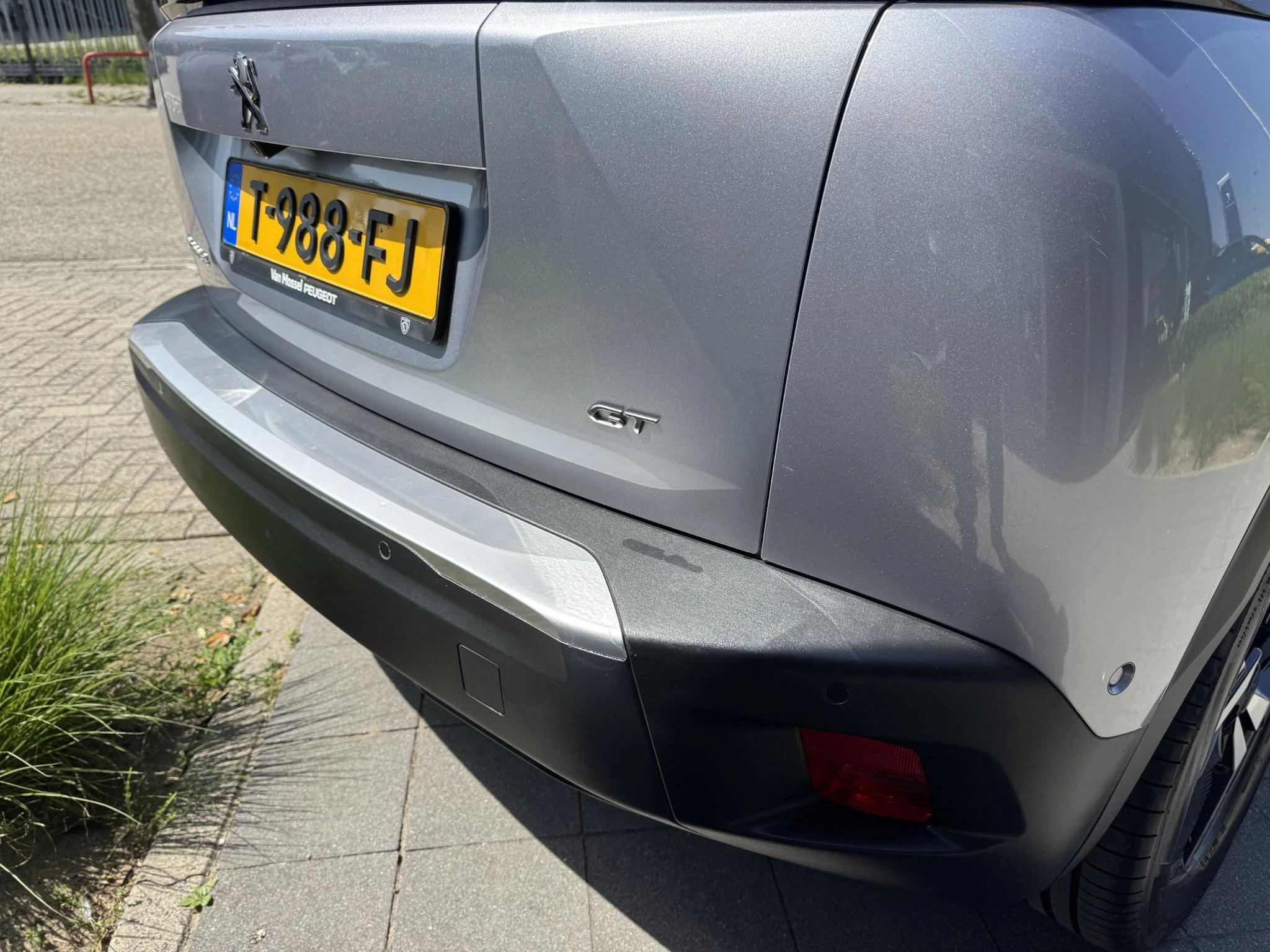 Peugeot-e-2008-image-12