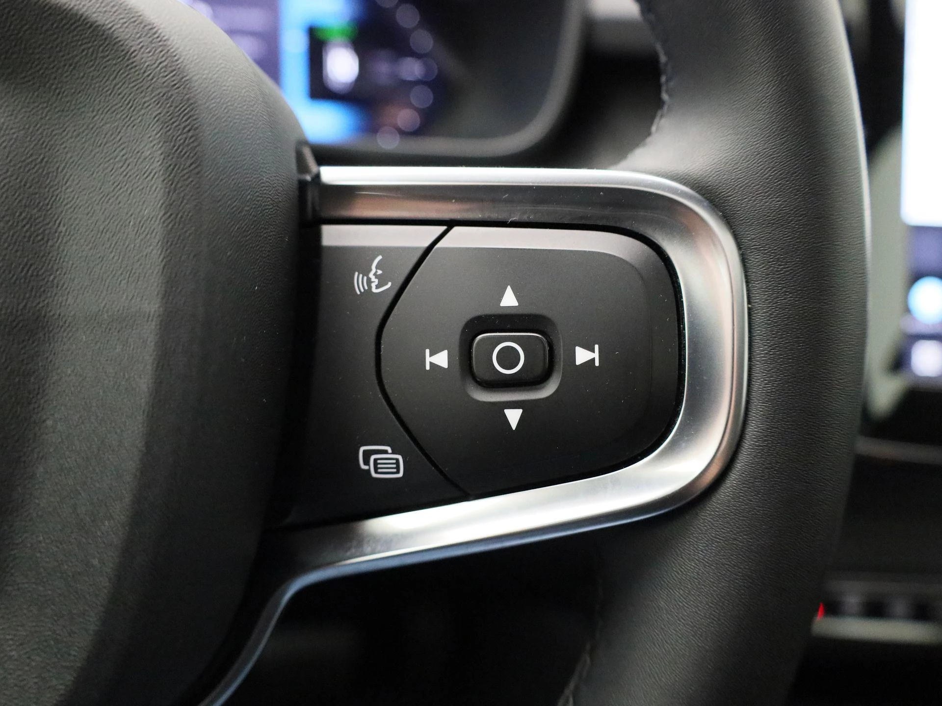 Volvo-C40-image-17