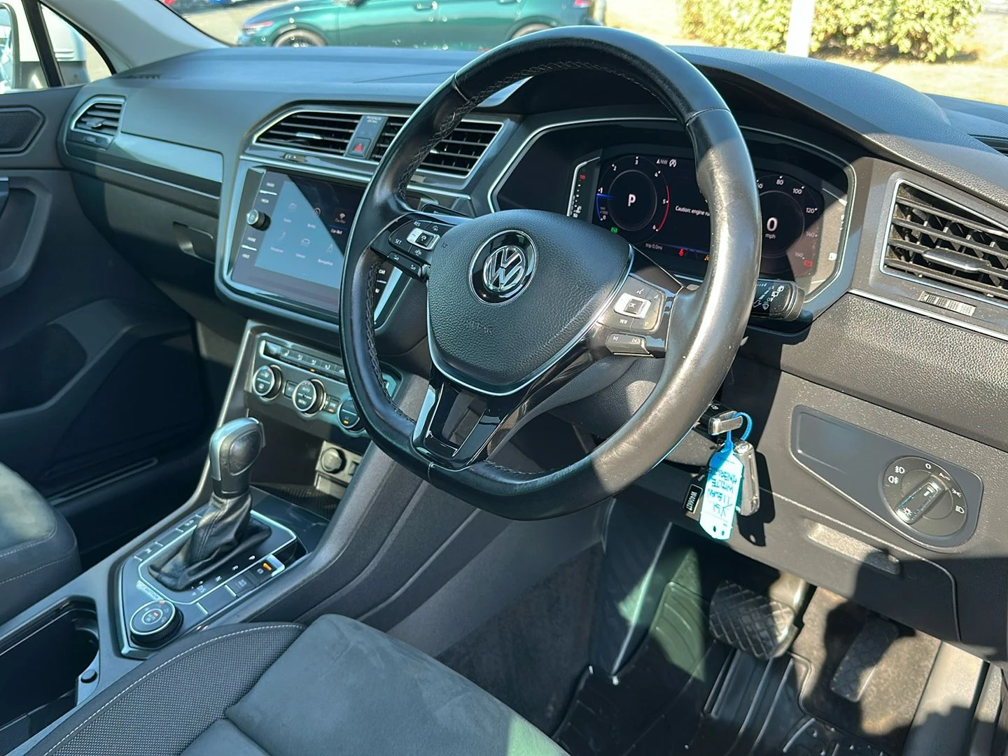 Volkswagen-Tiguan-image-19