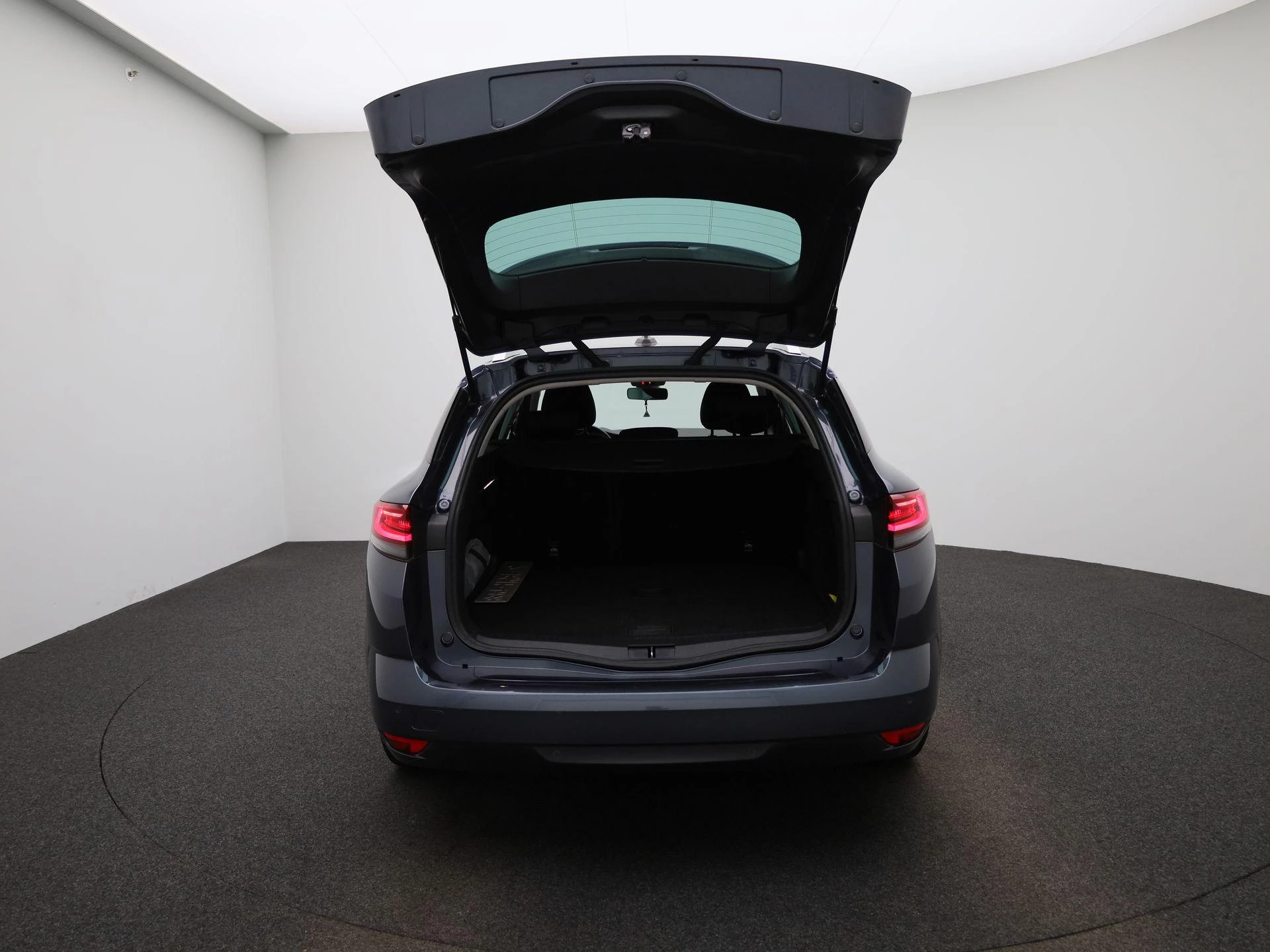 Renault-Mégane Grand Tour-image-10
