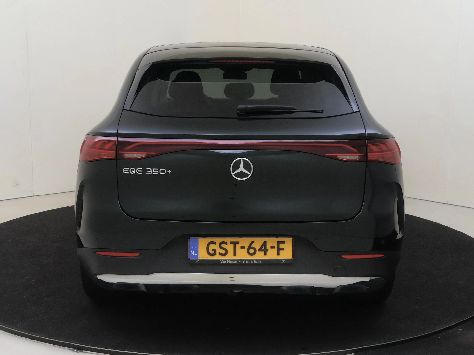 Mercedes-Benz-EQE-image-9
