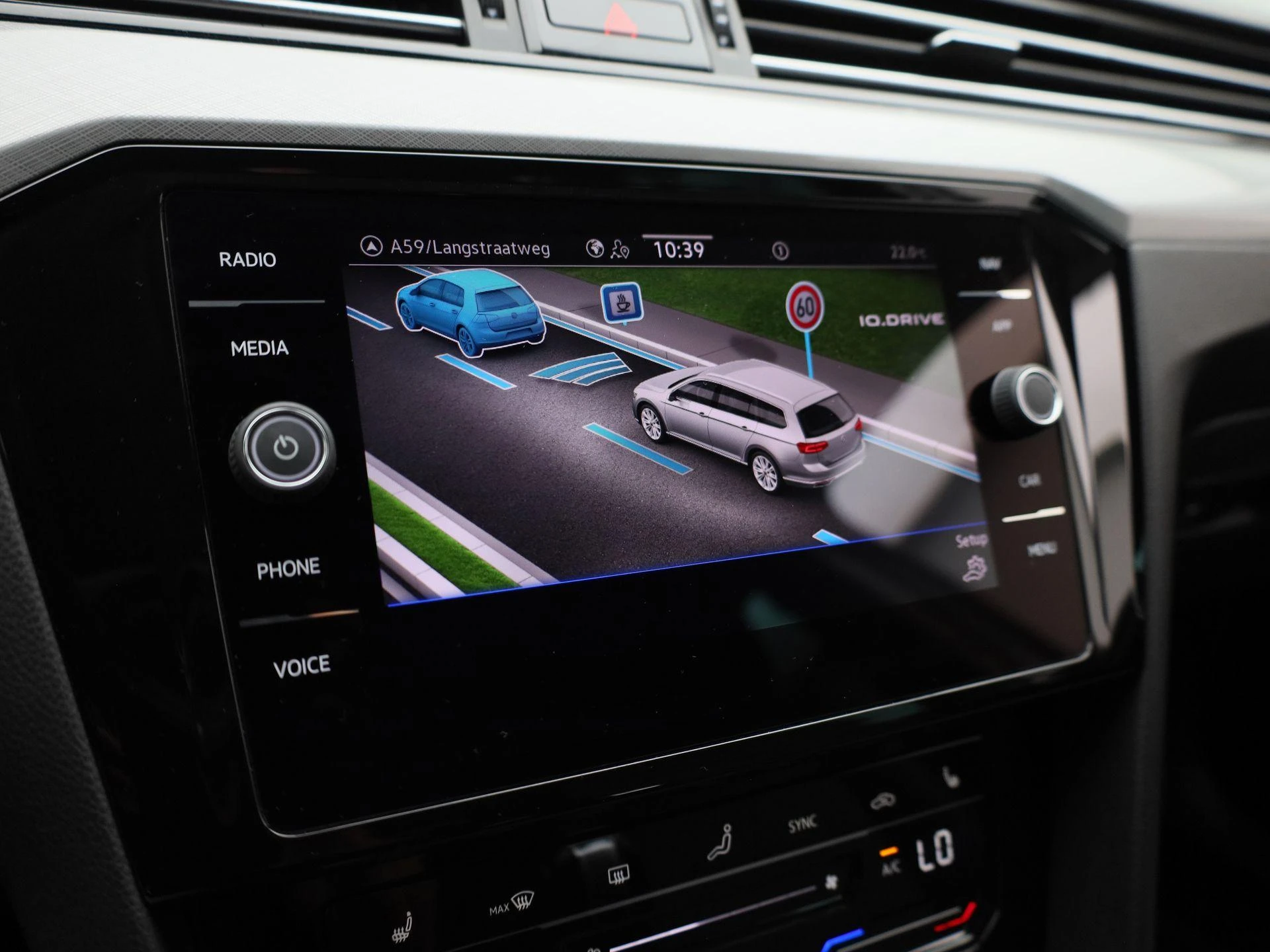 Volkswagen-Passat-image-27