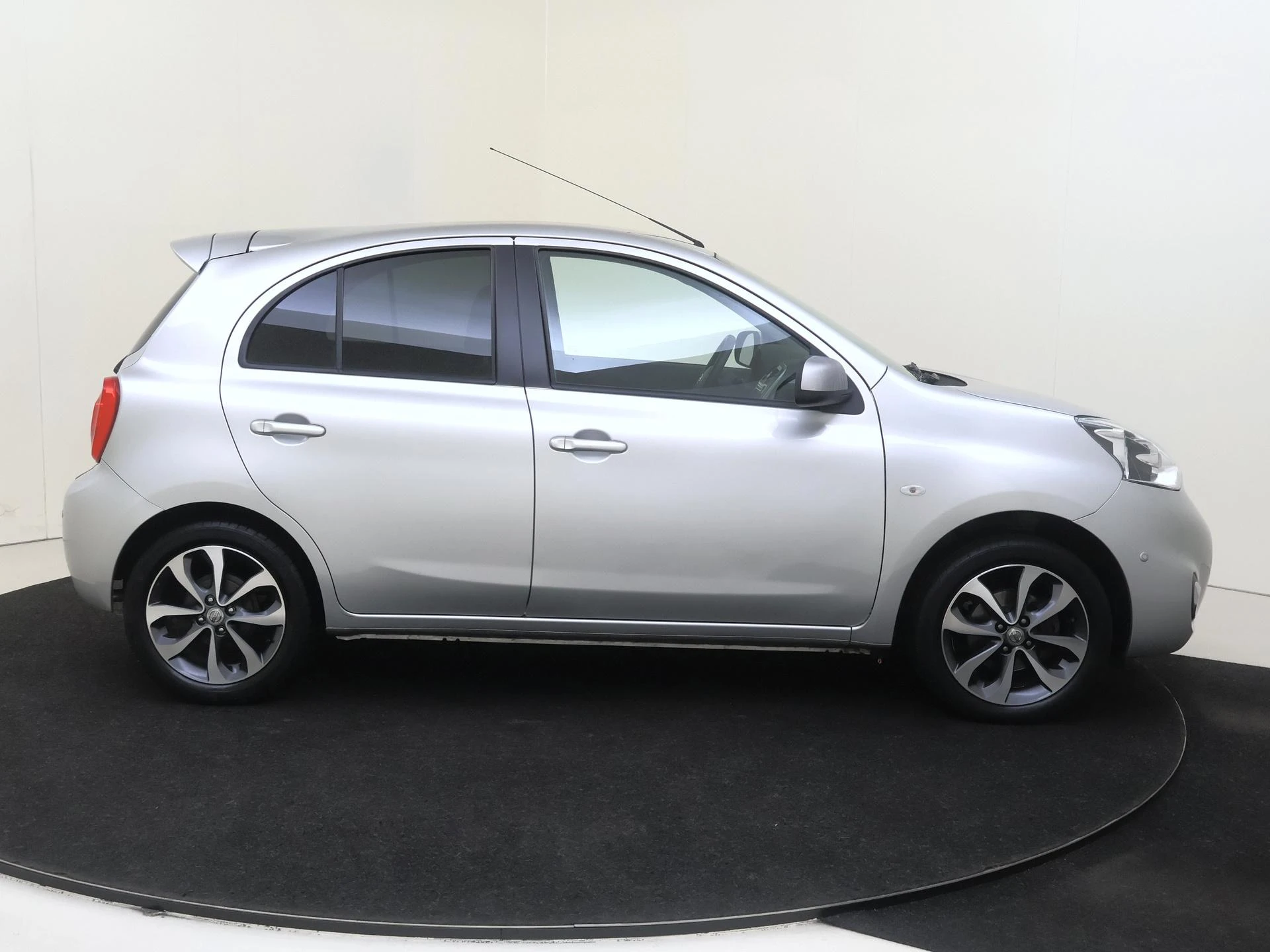 Nissan-Micra-image-8
