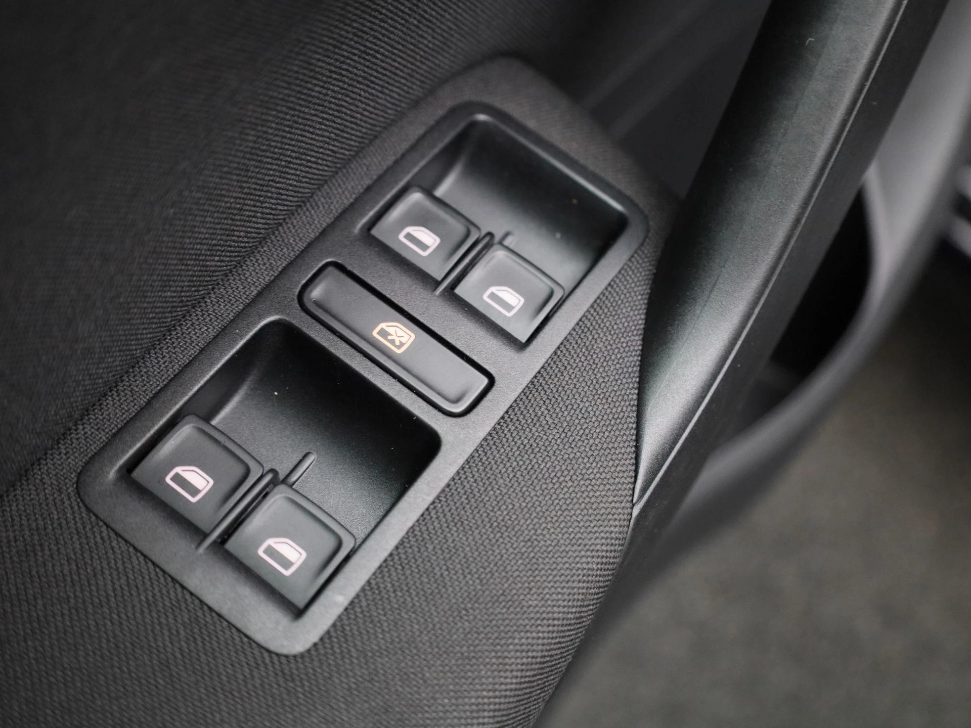Volkswagen-Polo-image-26