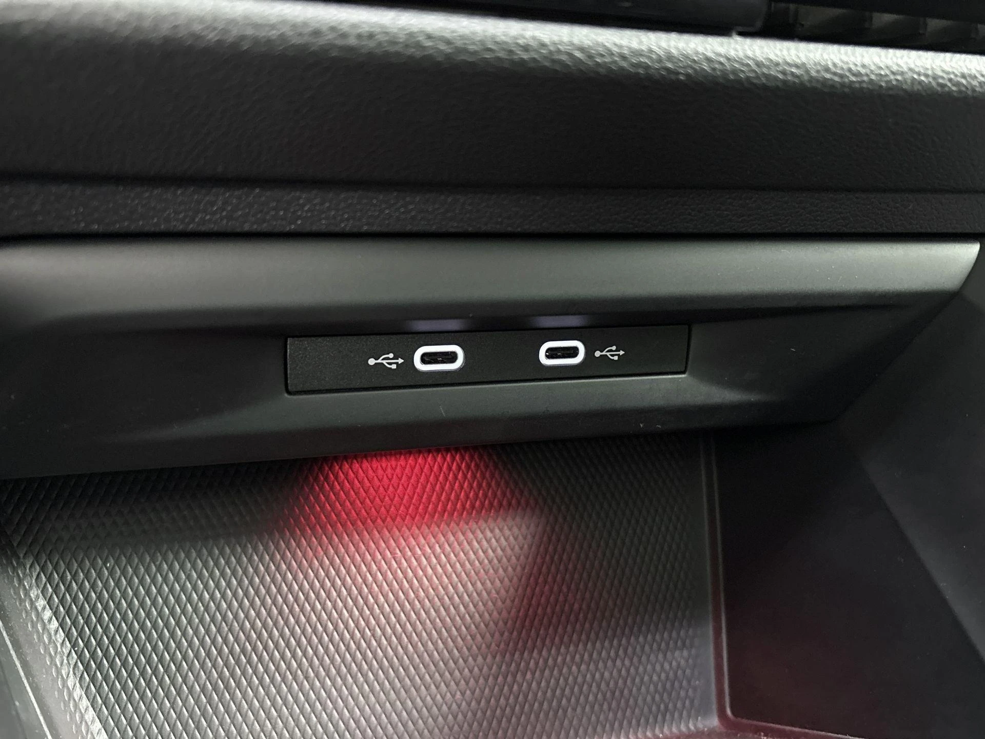 Volkswagen-Golf-image-20