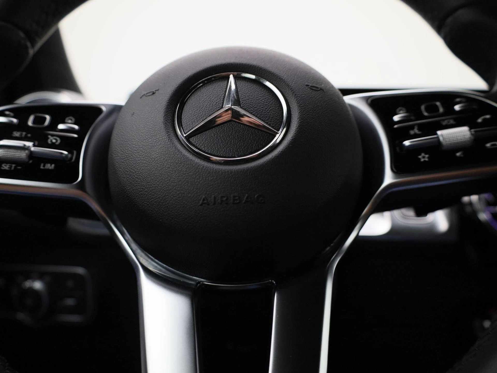 Mercedes-Benz-EQB-image-32