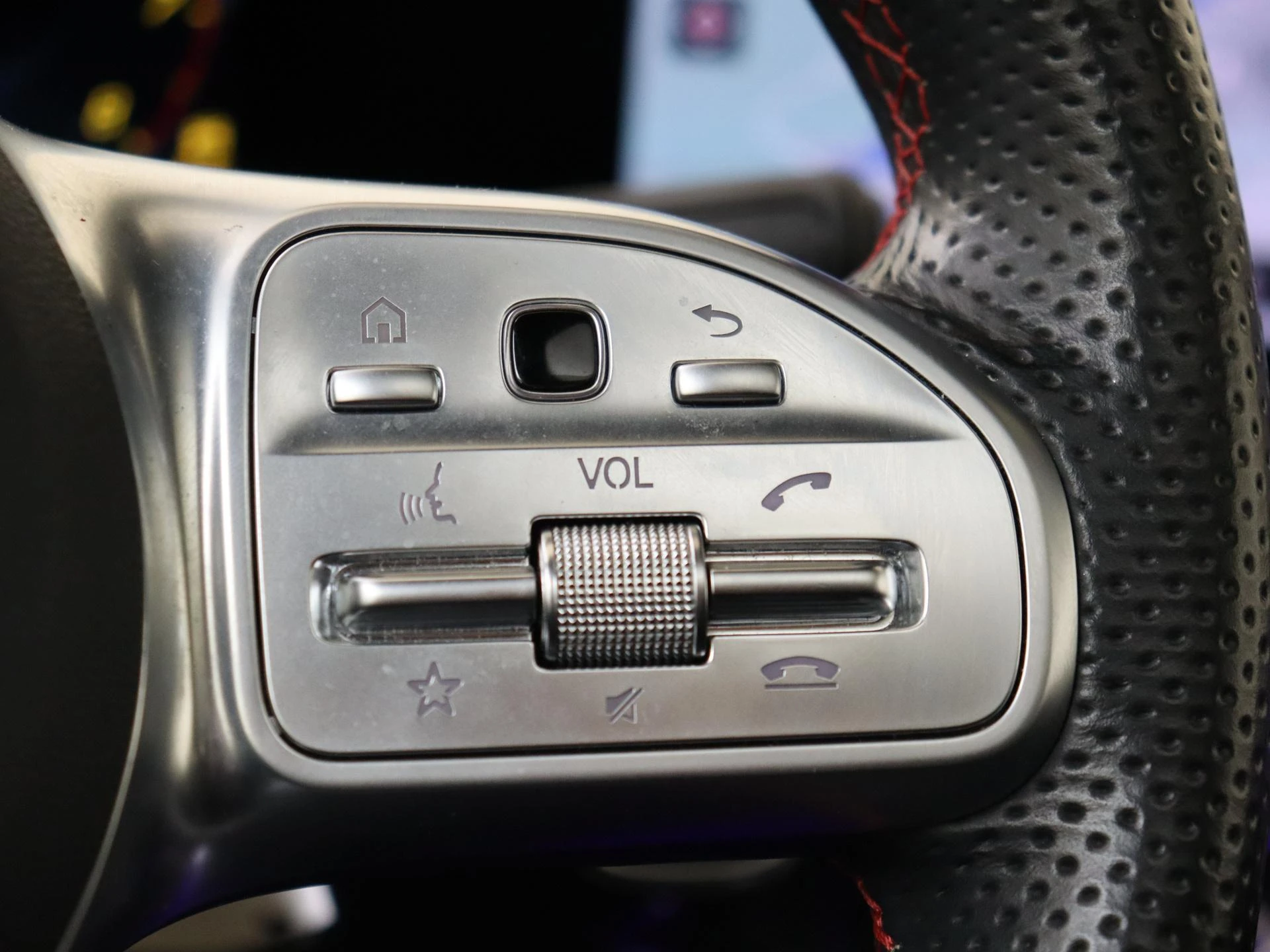 Mercedes-Benz-GLA-image-13