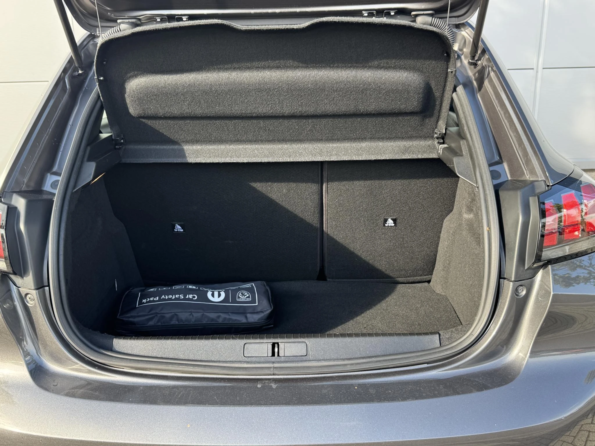 Peugeot-208-image-25