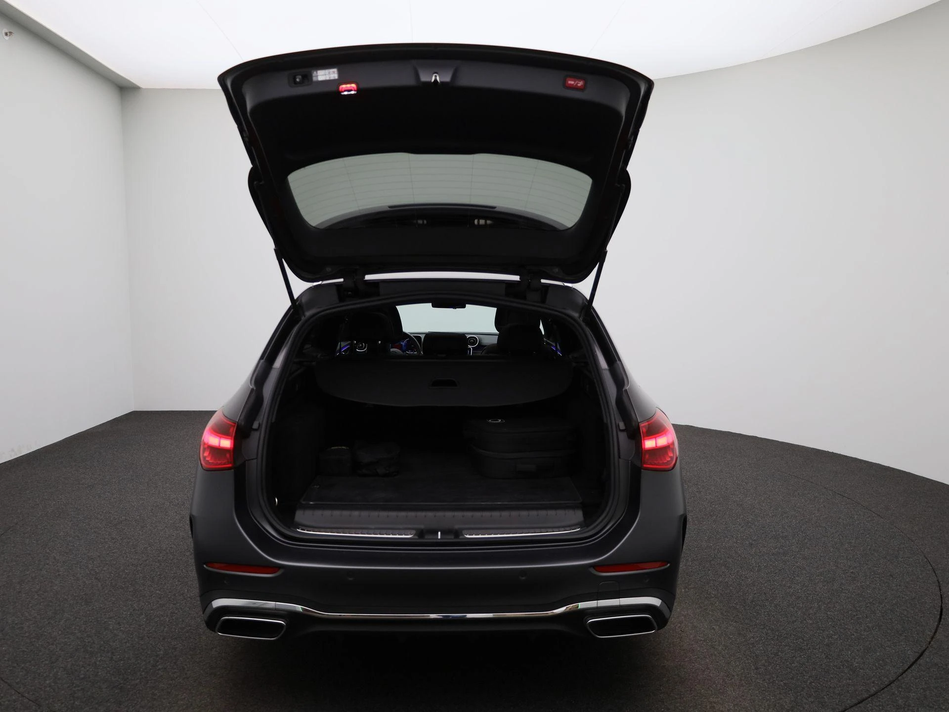Mercedes-Benz-C-Klasse-image-10