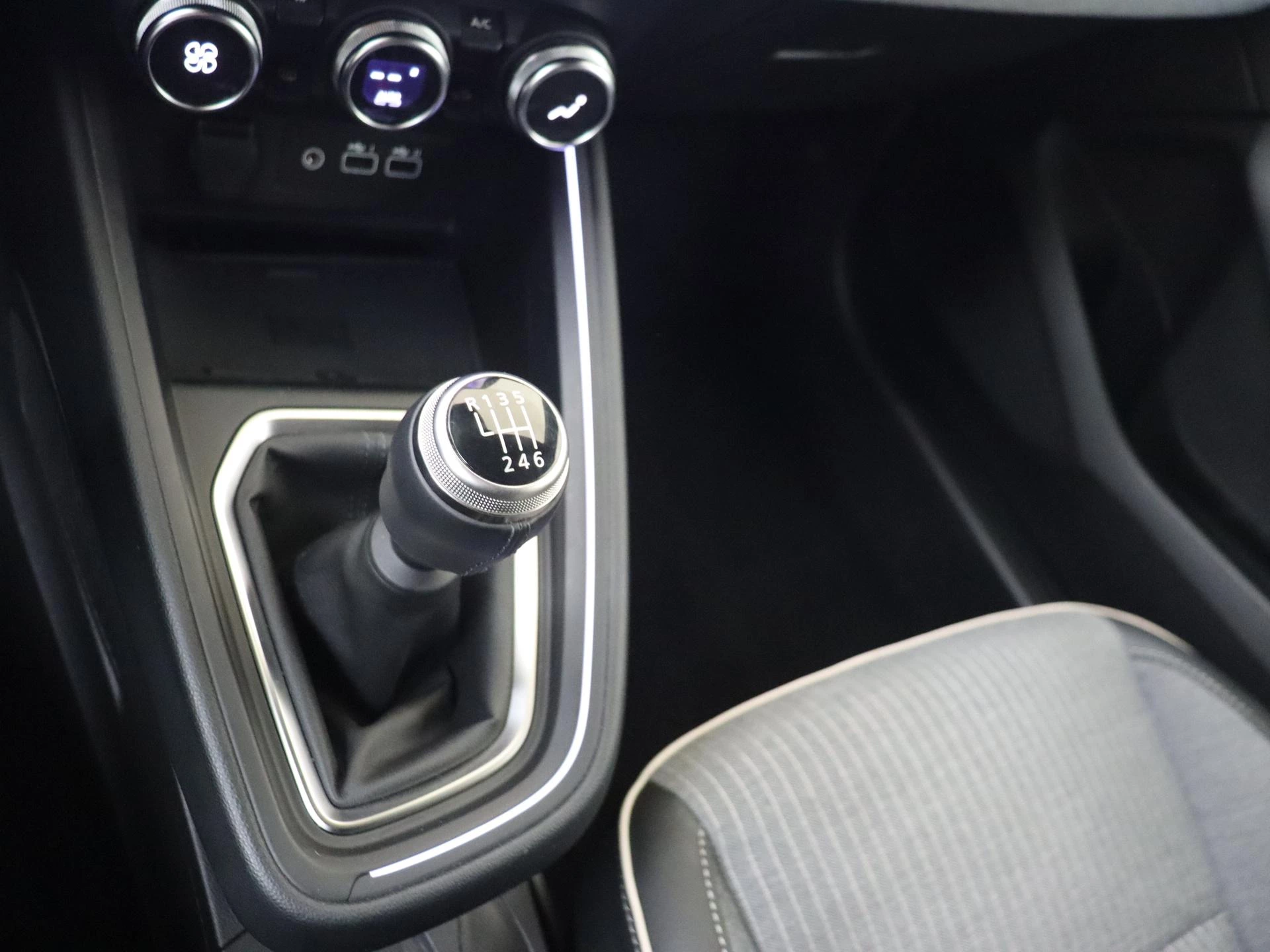 Renault-Clio-image-18