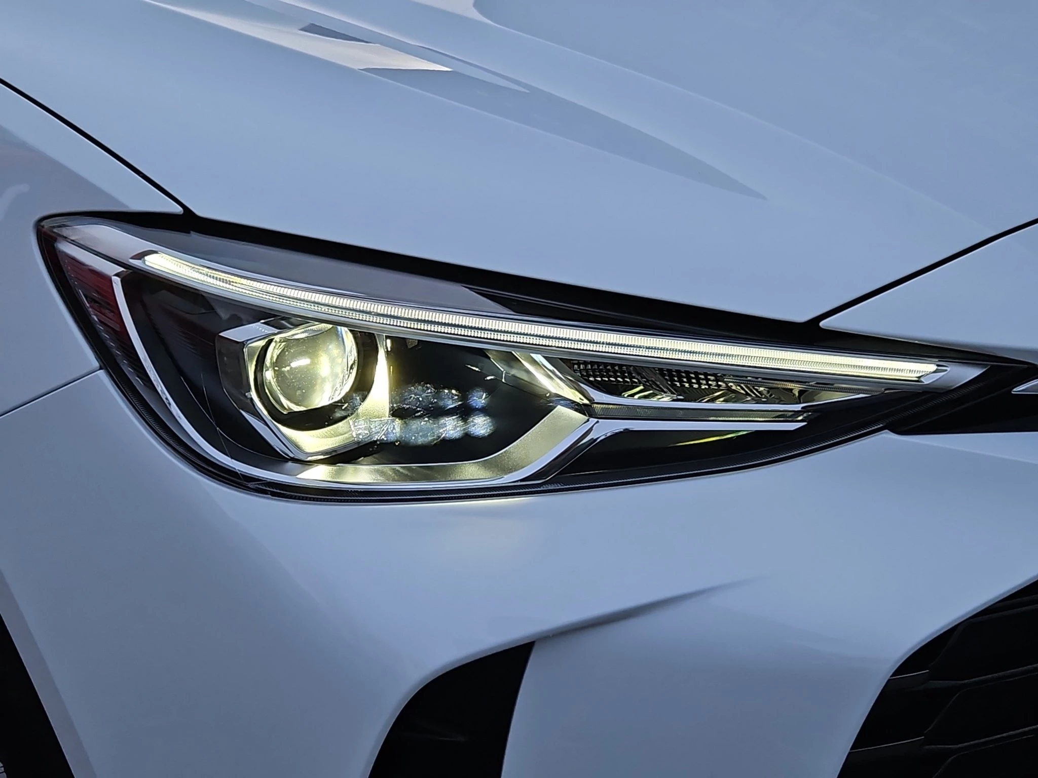 MG ZS Luxury 1.5 Hybrid+ Autom LED ACC GJR RFK SHZ