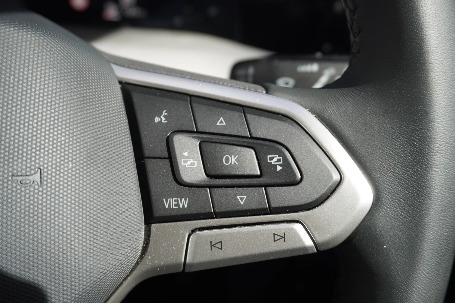Volkswagen-Golf-image-28