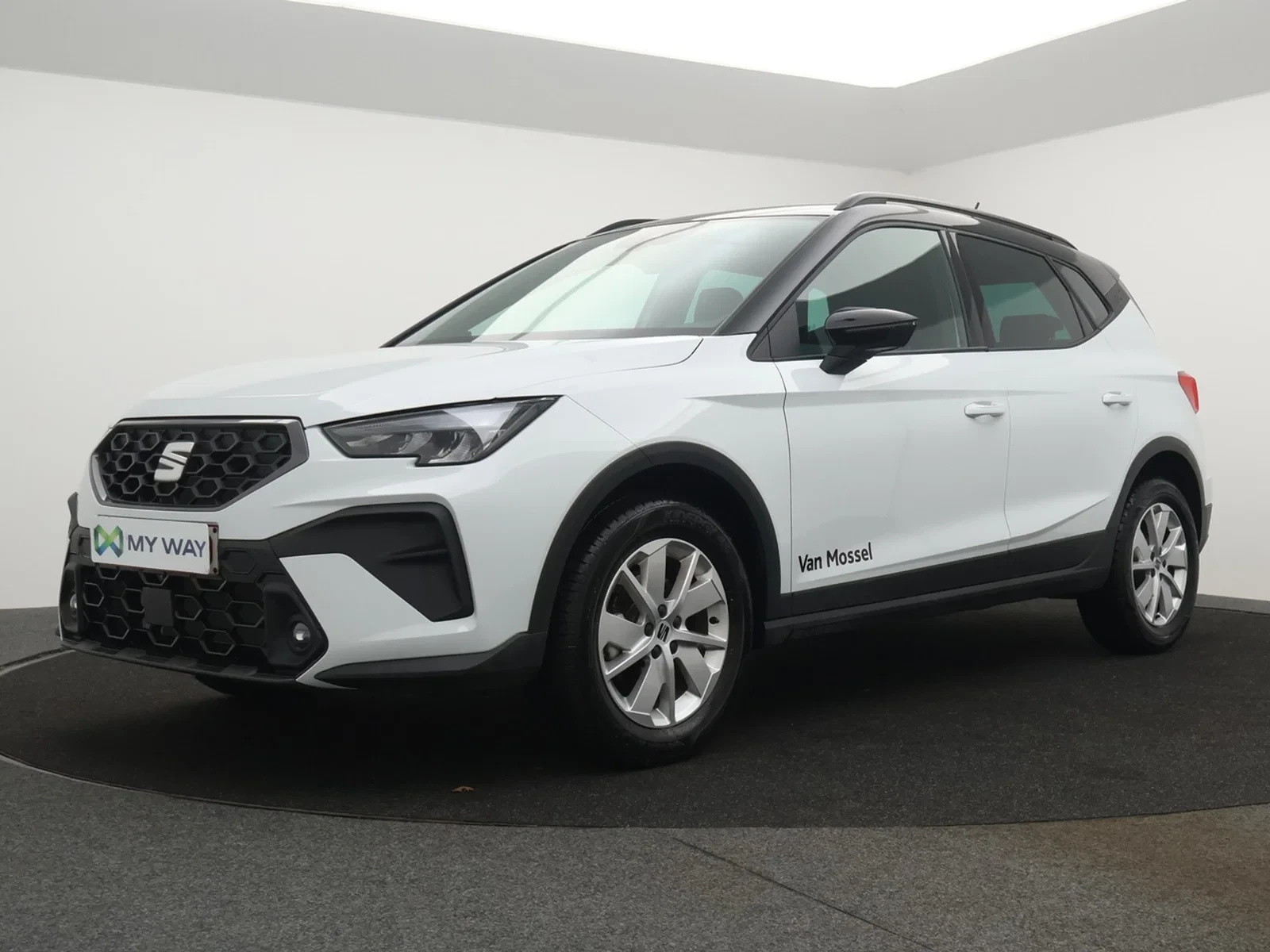 SEAT-Arona-image-0