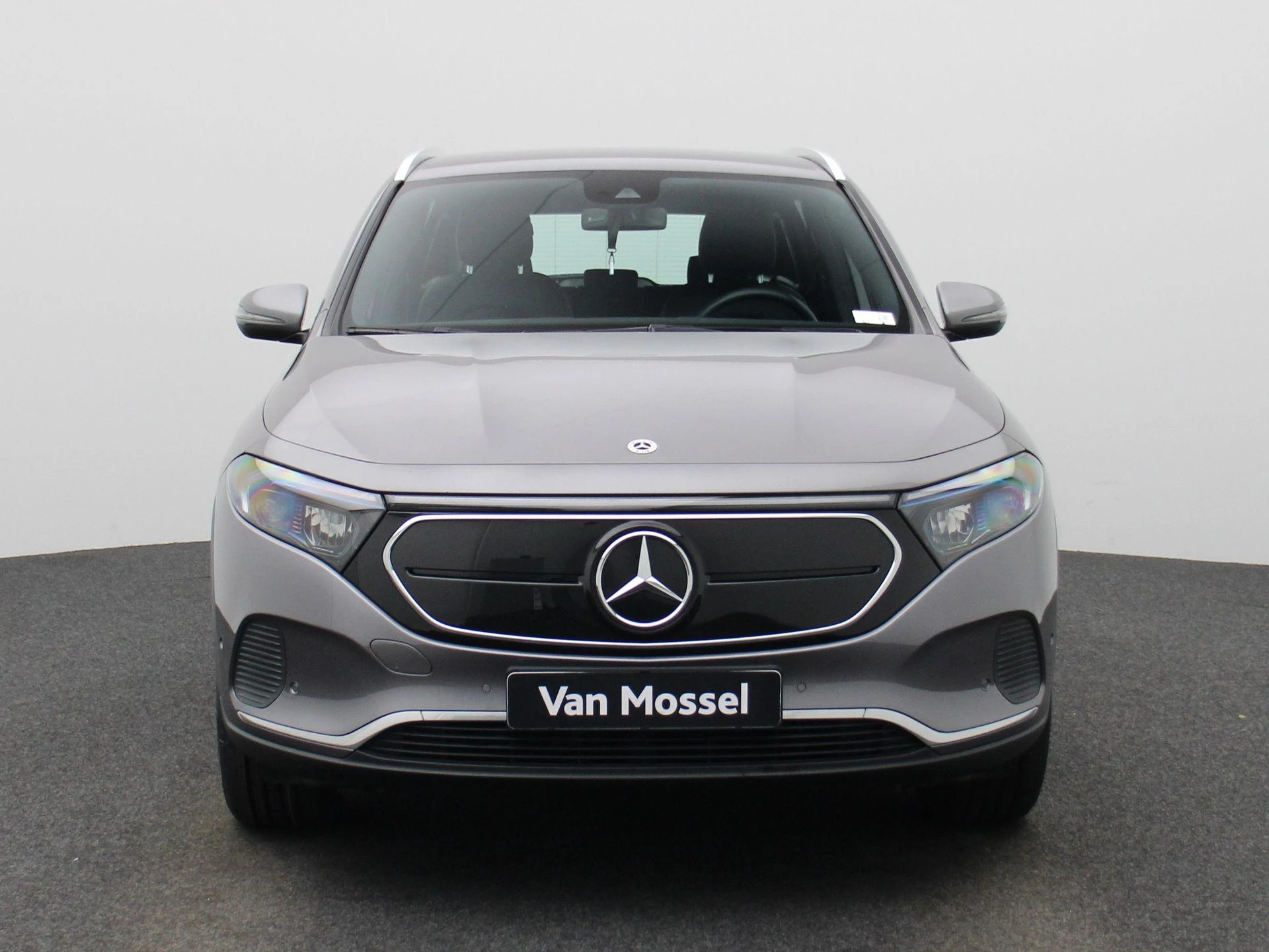 Mercedes-Benz-EQA-image-2