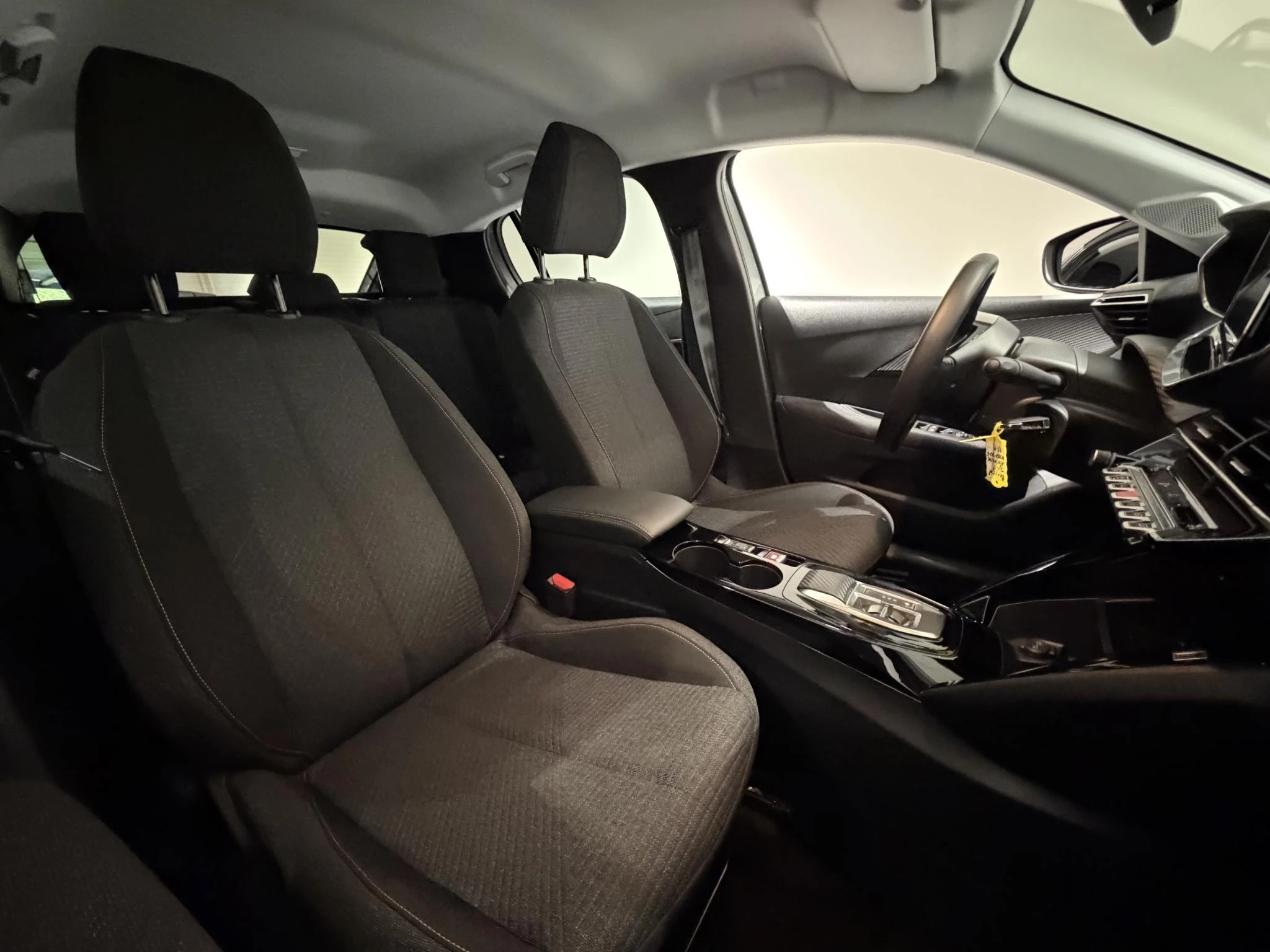 Peugeot-208-image-18