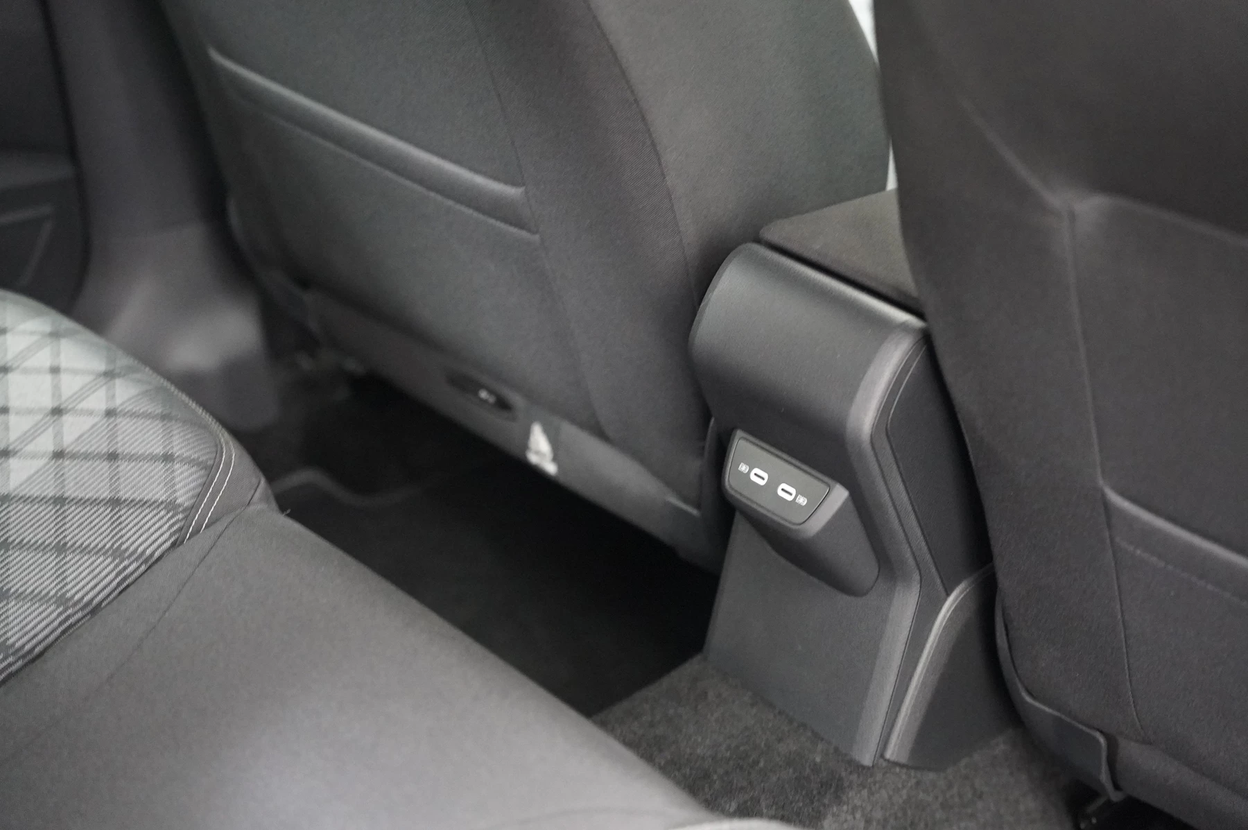 Volkswagen-Polo-image-22