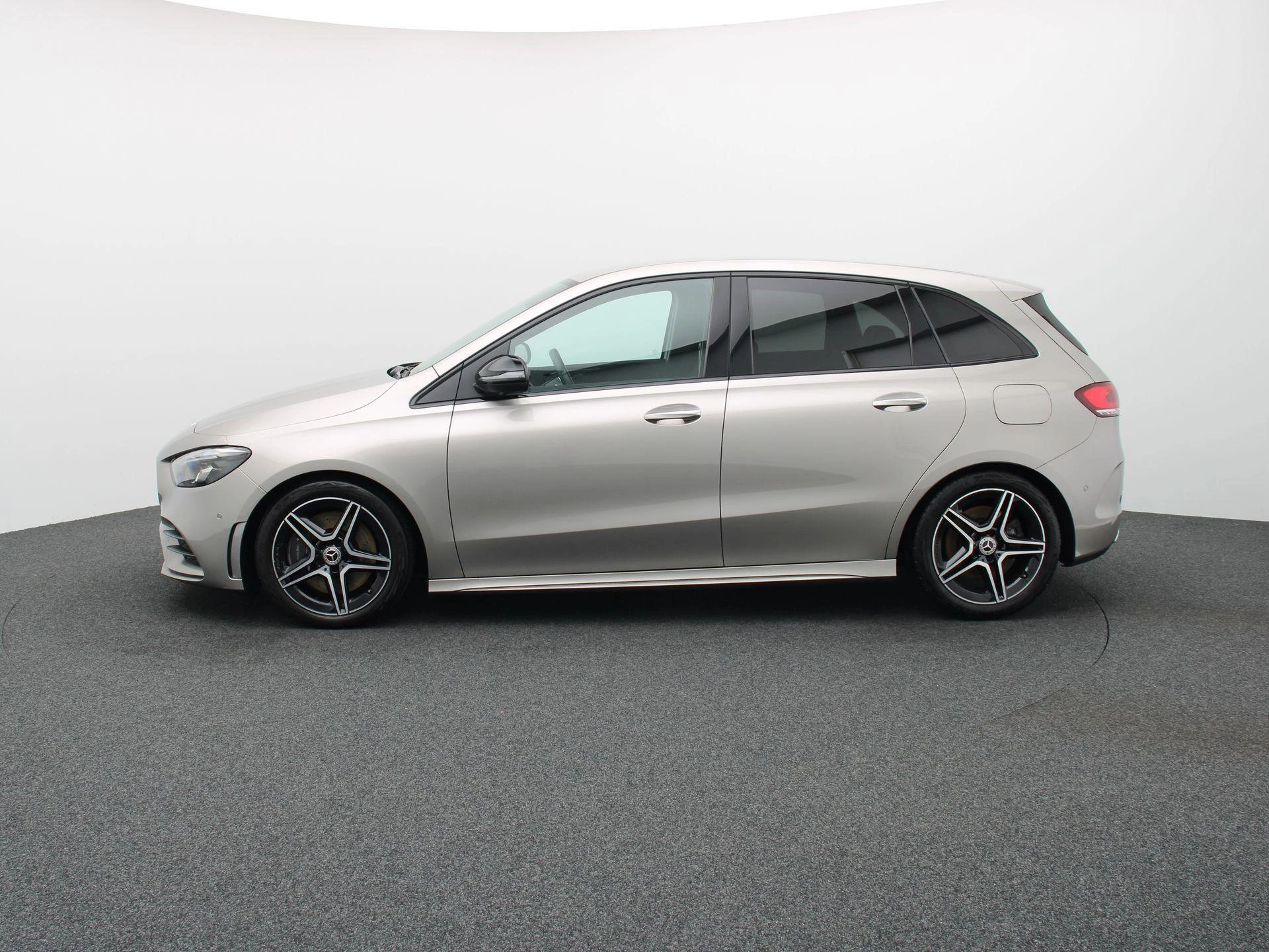 Mercedes-Benz B-Klasse 250 AMG Line + 224 PK + CARPLAY + NIGHTPAKKET +